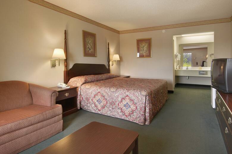 Guest room at the Days Inn Yanceyville in Yanceyville, North Carolina