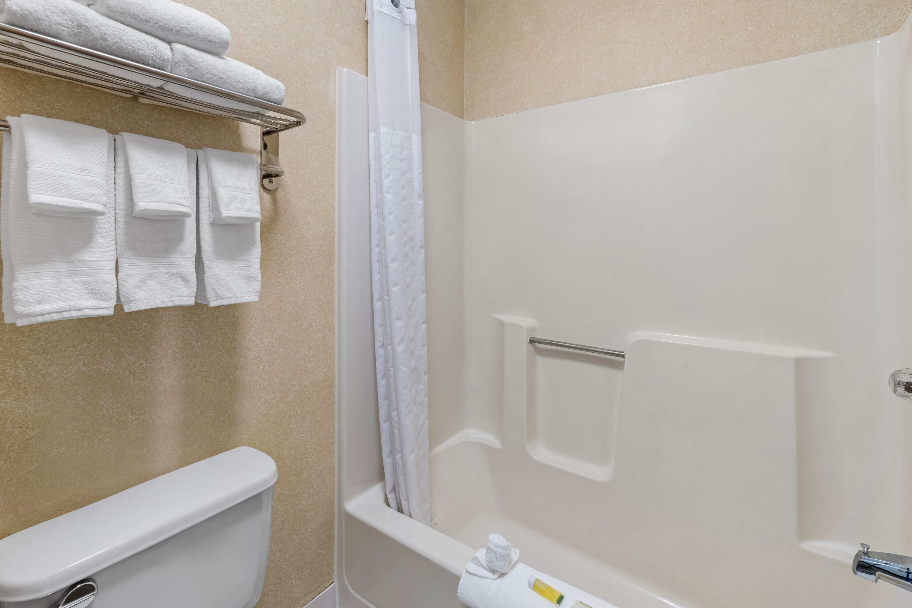 Guest room bath at the Days Inn by Wyndham Grand Forks Columbia Mall in Grand Forks, North Dakota