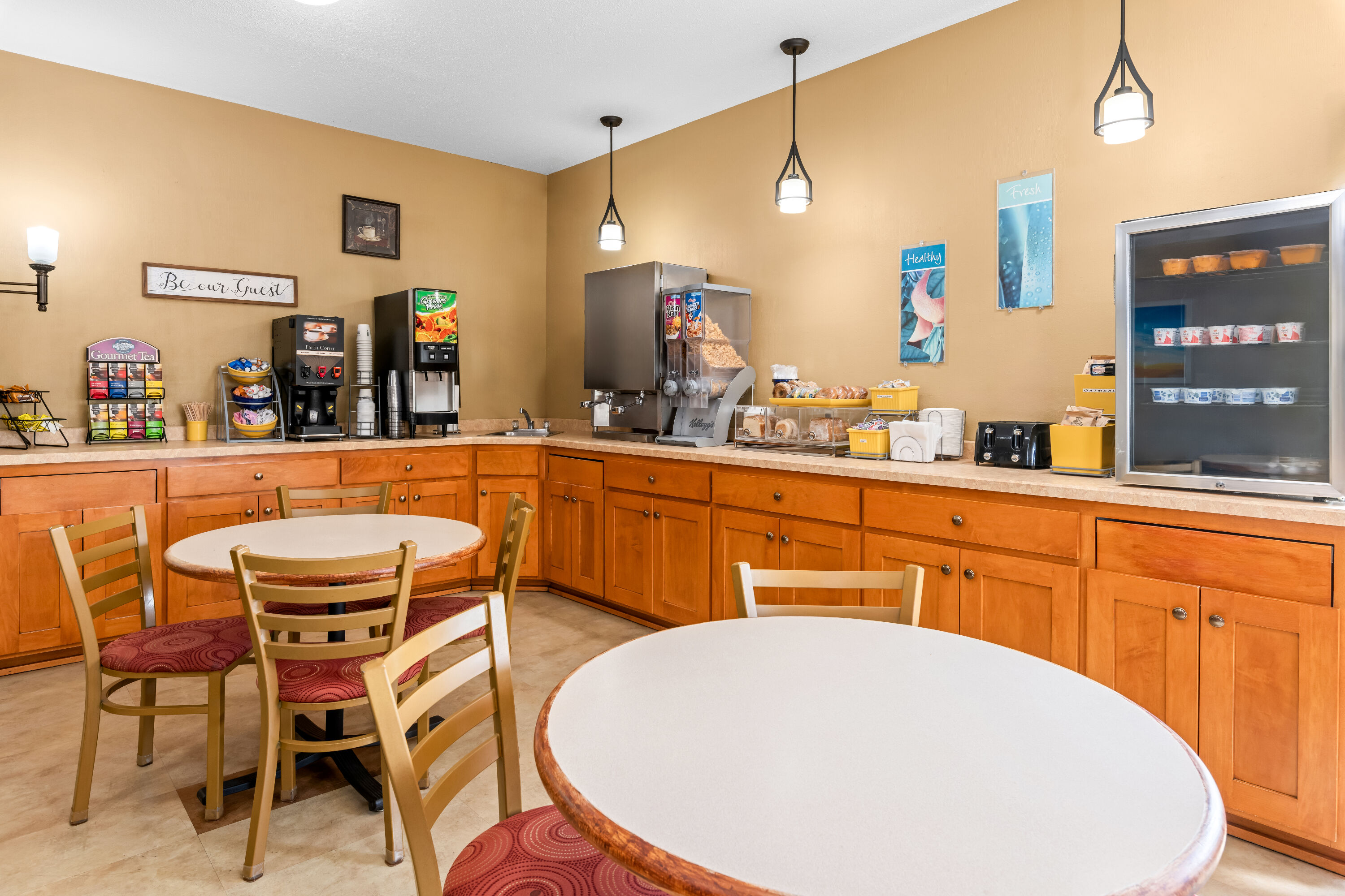 Days Inn by Wyndham Grand Forks Columbia Mall restaurant breakfast area with seating in Grand Forks, North Dakota