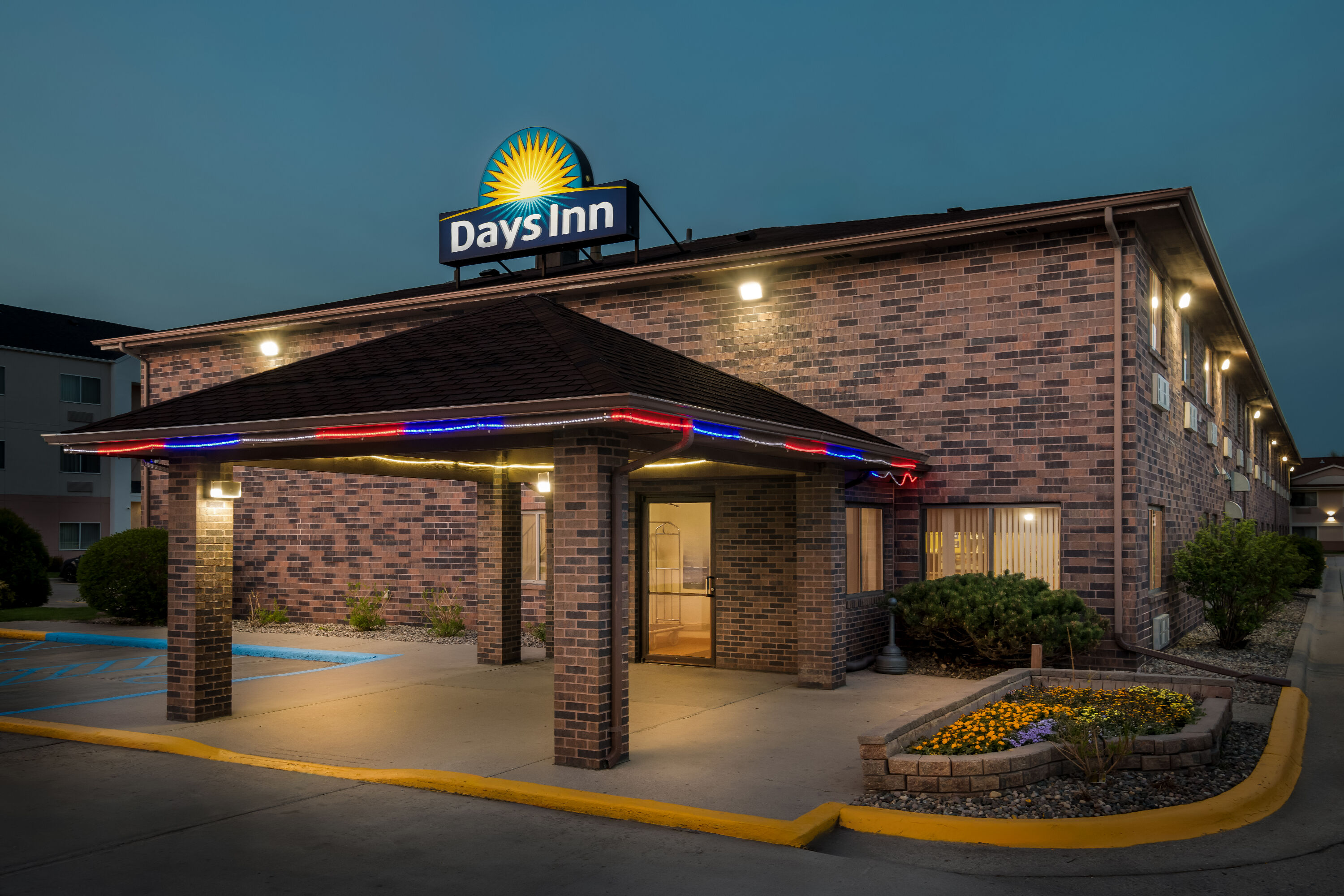 Exterior Night Image of Days Inn by Wyndham Grand Forks Columbia Mall hotel in Grand Forks, North Dakota