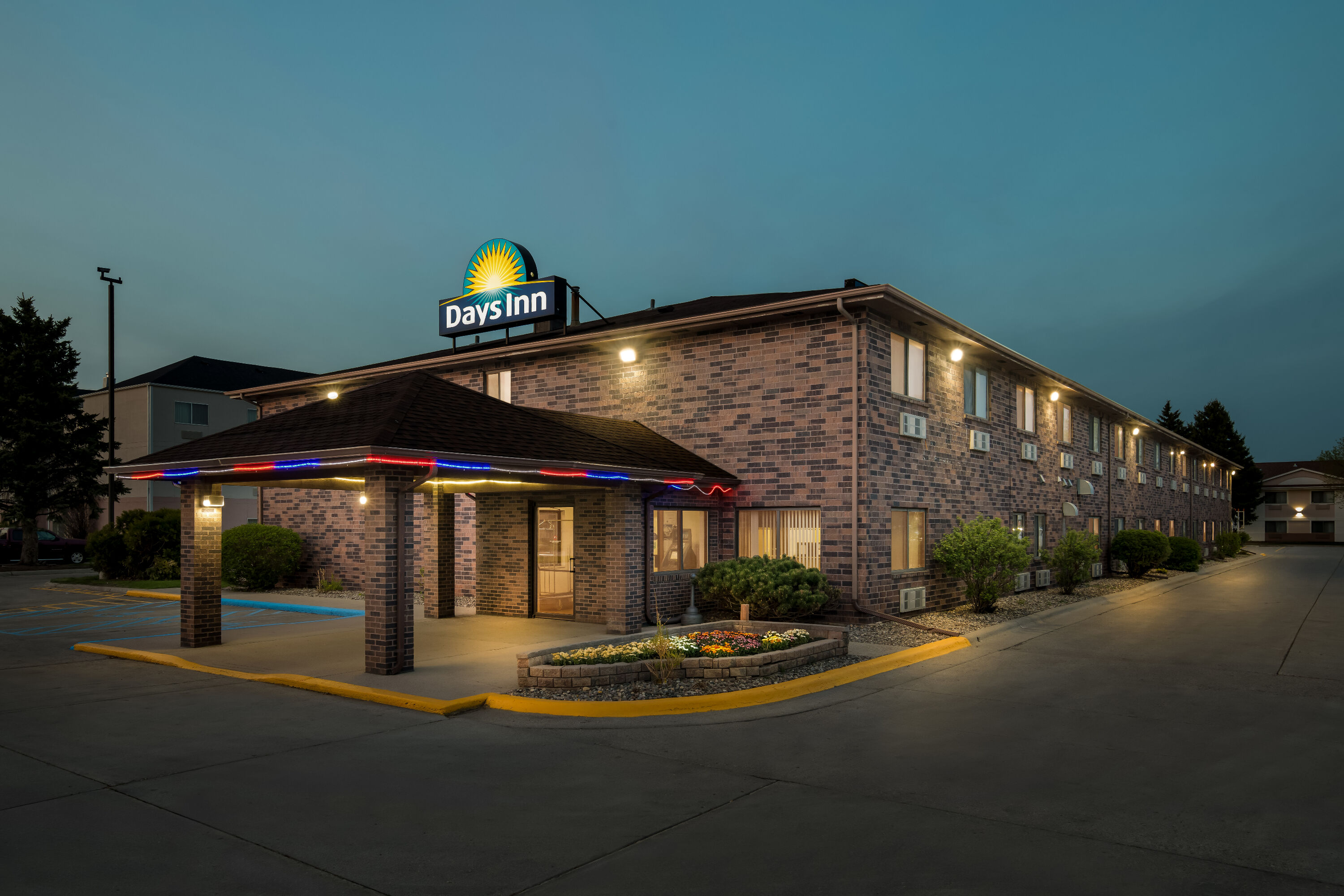 Exterior Night Image of Days Inn by Wyndham Grand Forks Columbia Mall hotel in Grand Forks, North Dakota
