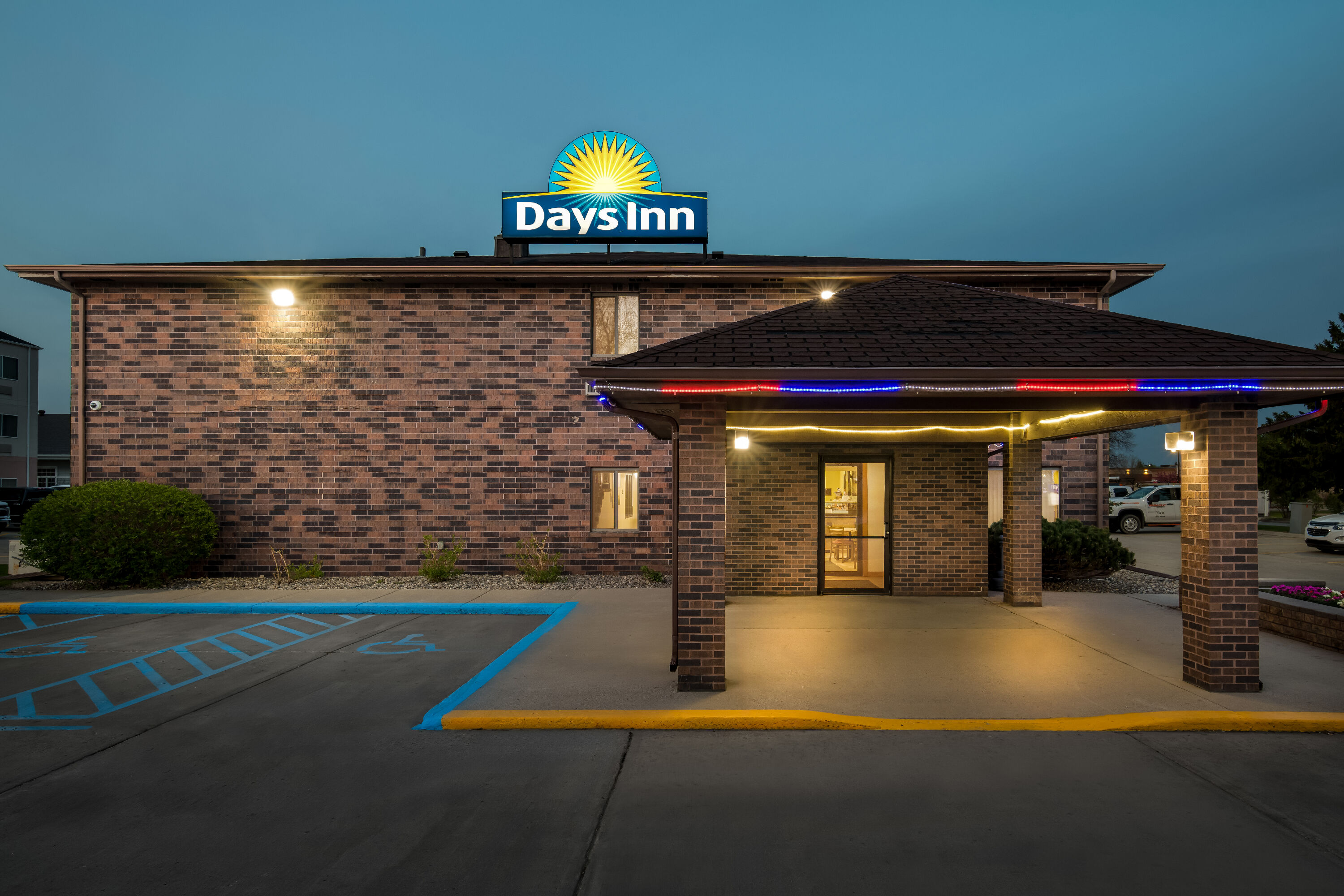 Exterior Night Image of Days Inn by Wyndham Grand Forks Columbia Mall hotel in Grand Forks, North Dakota