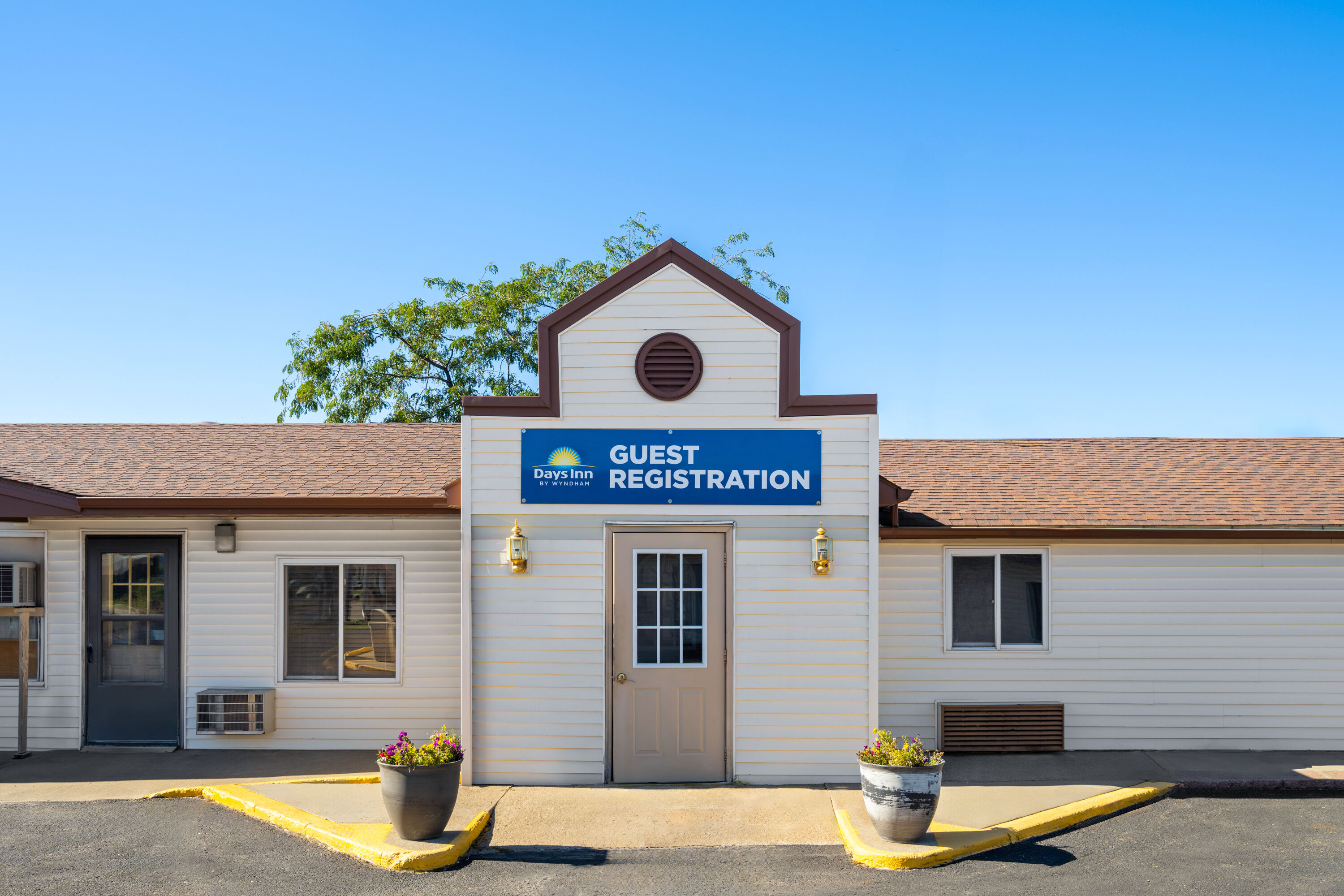 Exterior Day Image of Days Inn by Wyndham Jamestown hotel in Jamestown, North Dakota