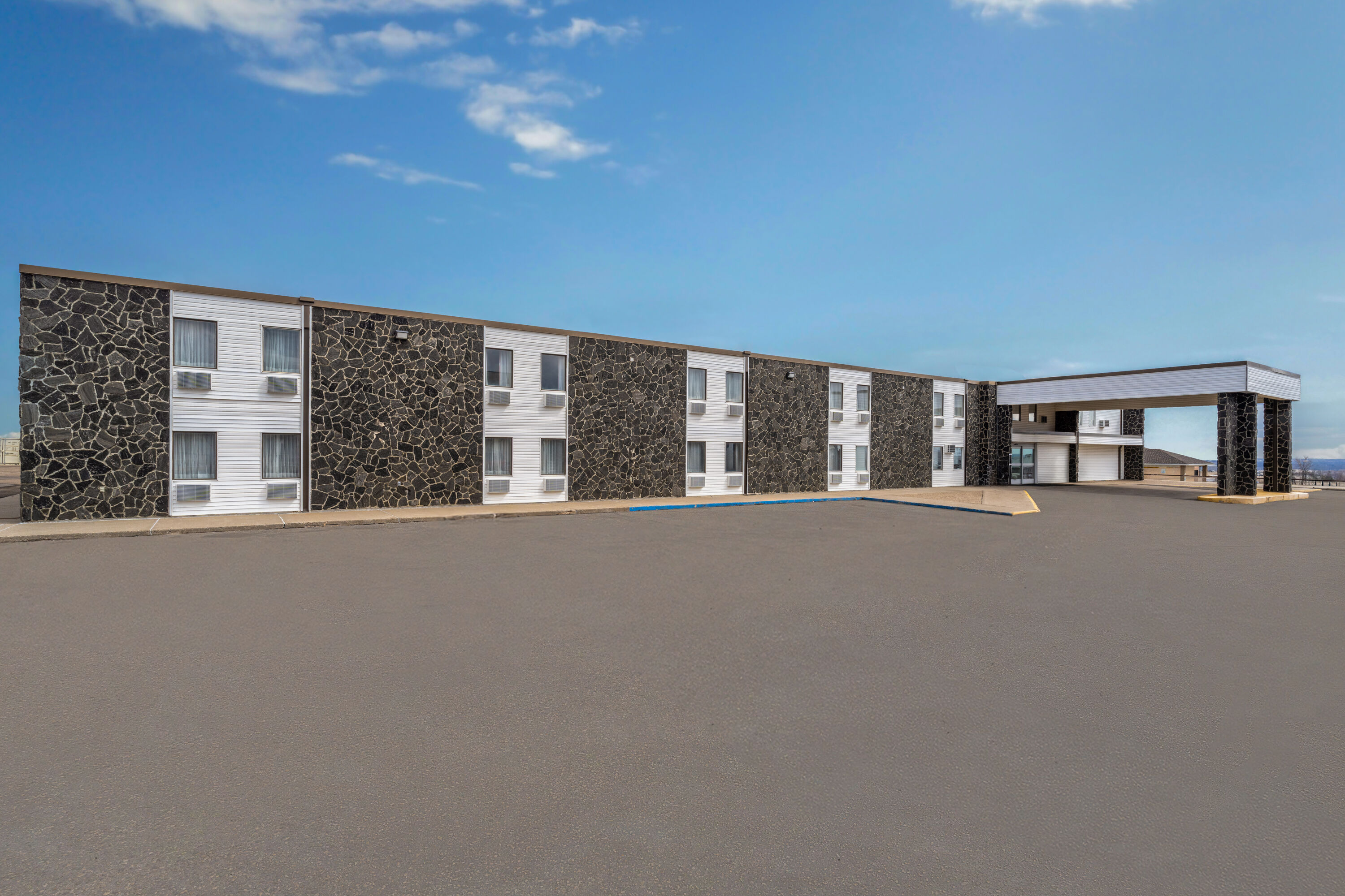 Exterior Day Image of Days Inn by Wyndham Mandan Bismarck Area hotel in Mandan, North Dakota