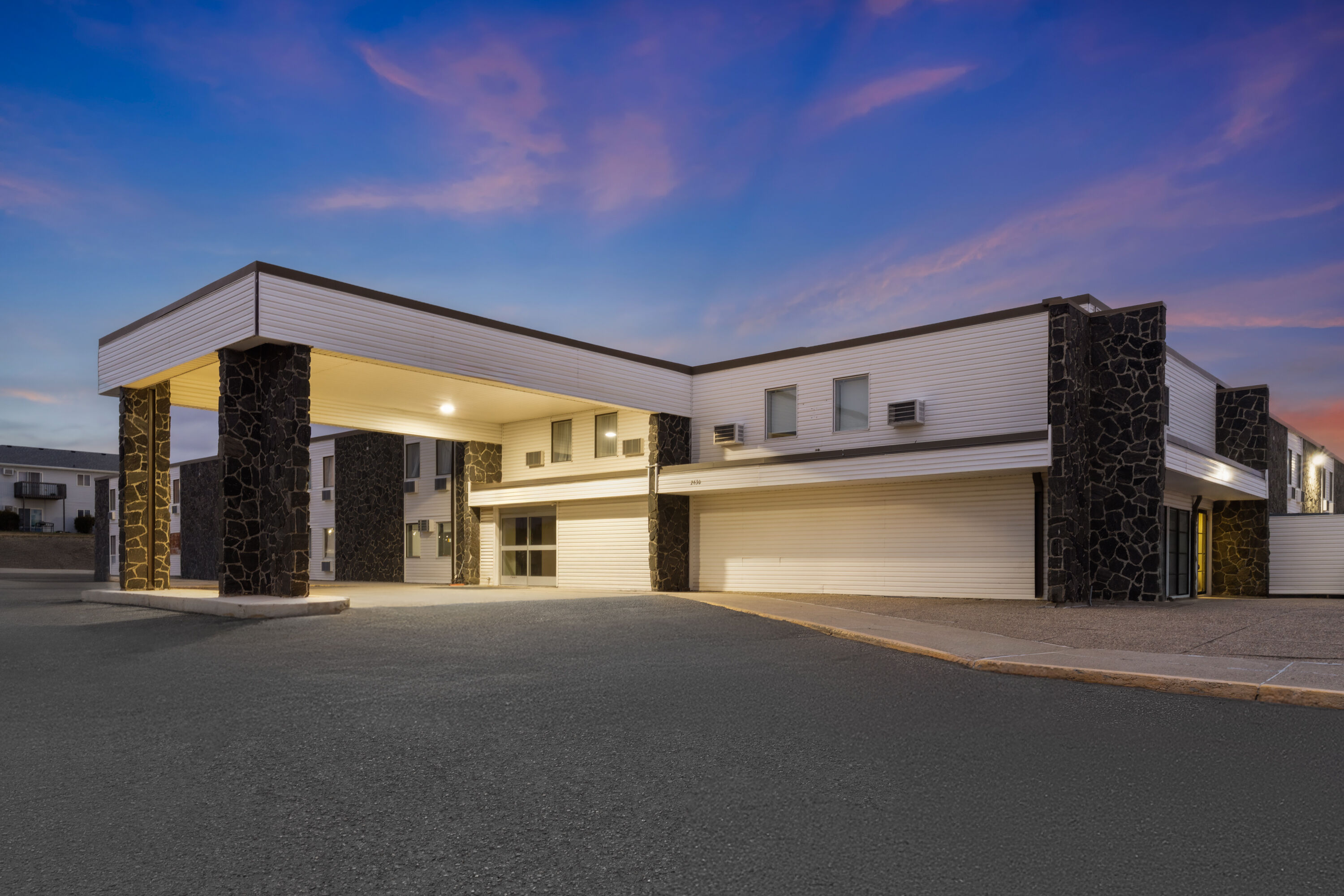 Exterior Dusk Image of Days Inn by Wyndham Mandan Bismarck Area hotel in Mandan, North Dakota