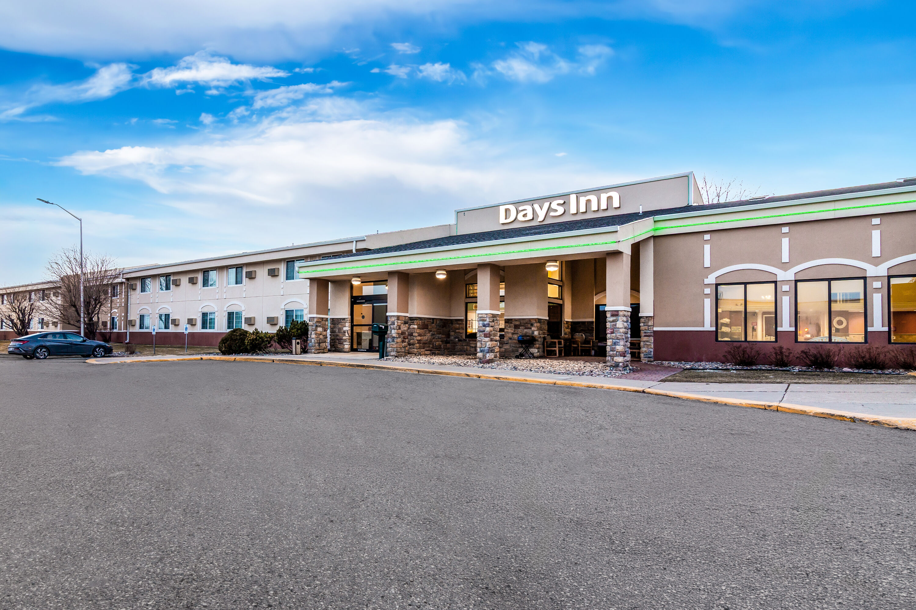 Exterior Day Image of Days Inn by Wyndham Minot hotel in Minot, North Dakota