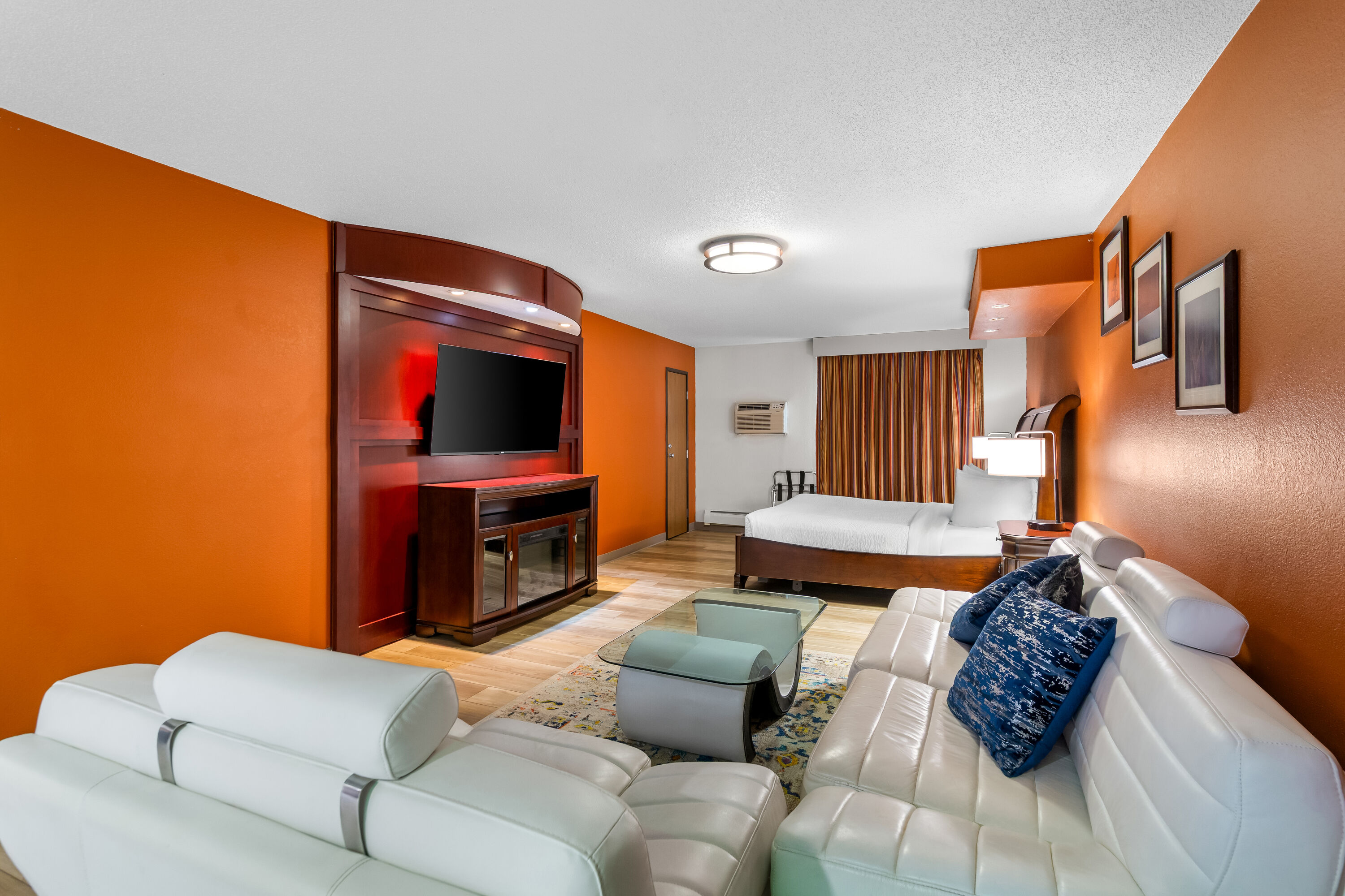Days Inn by Wyndham Minot hot tub suite in Minot, North Dakota