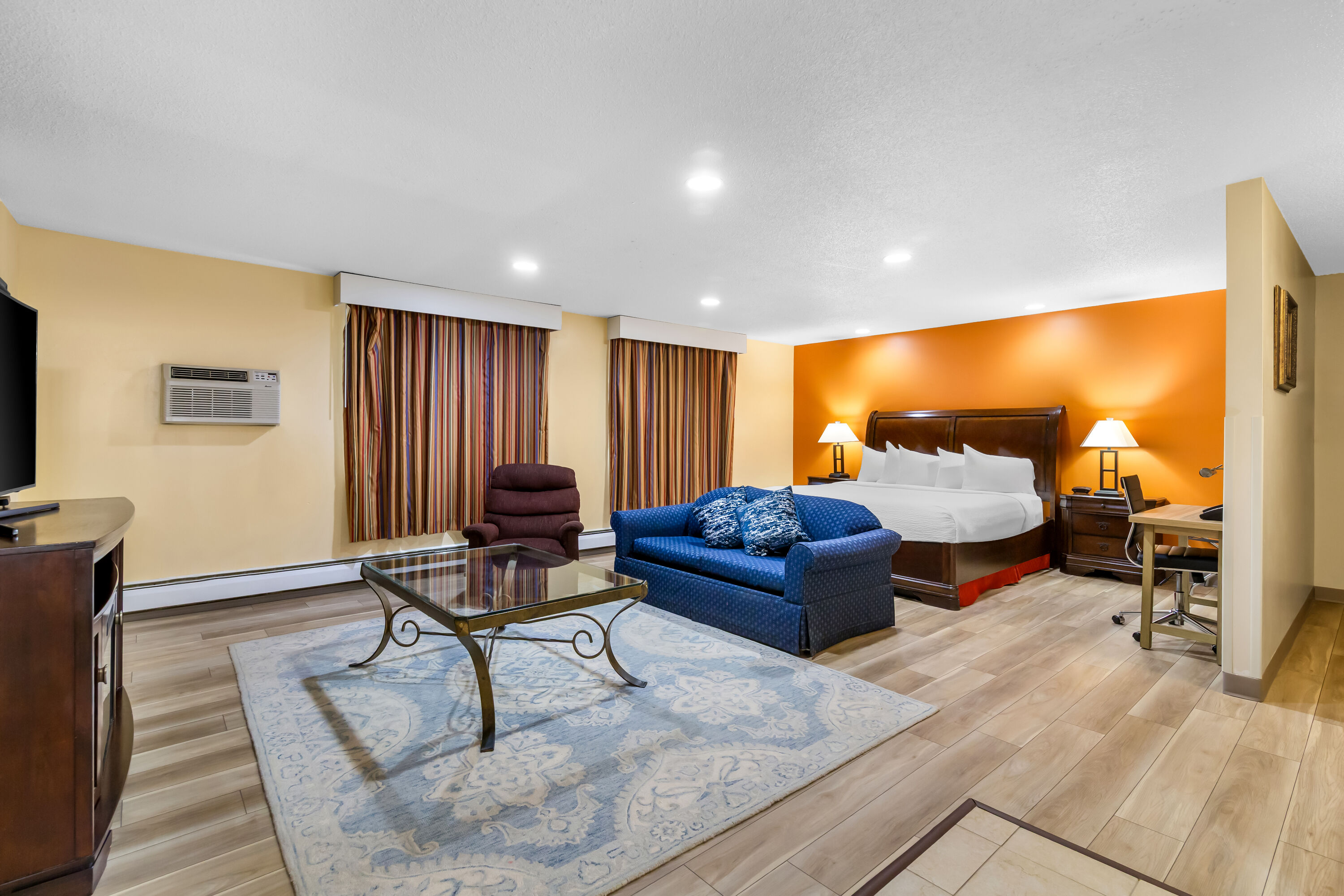 Days Inn by Wyndham Minot hot tub suite in Minot, North Dakota