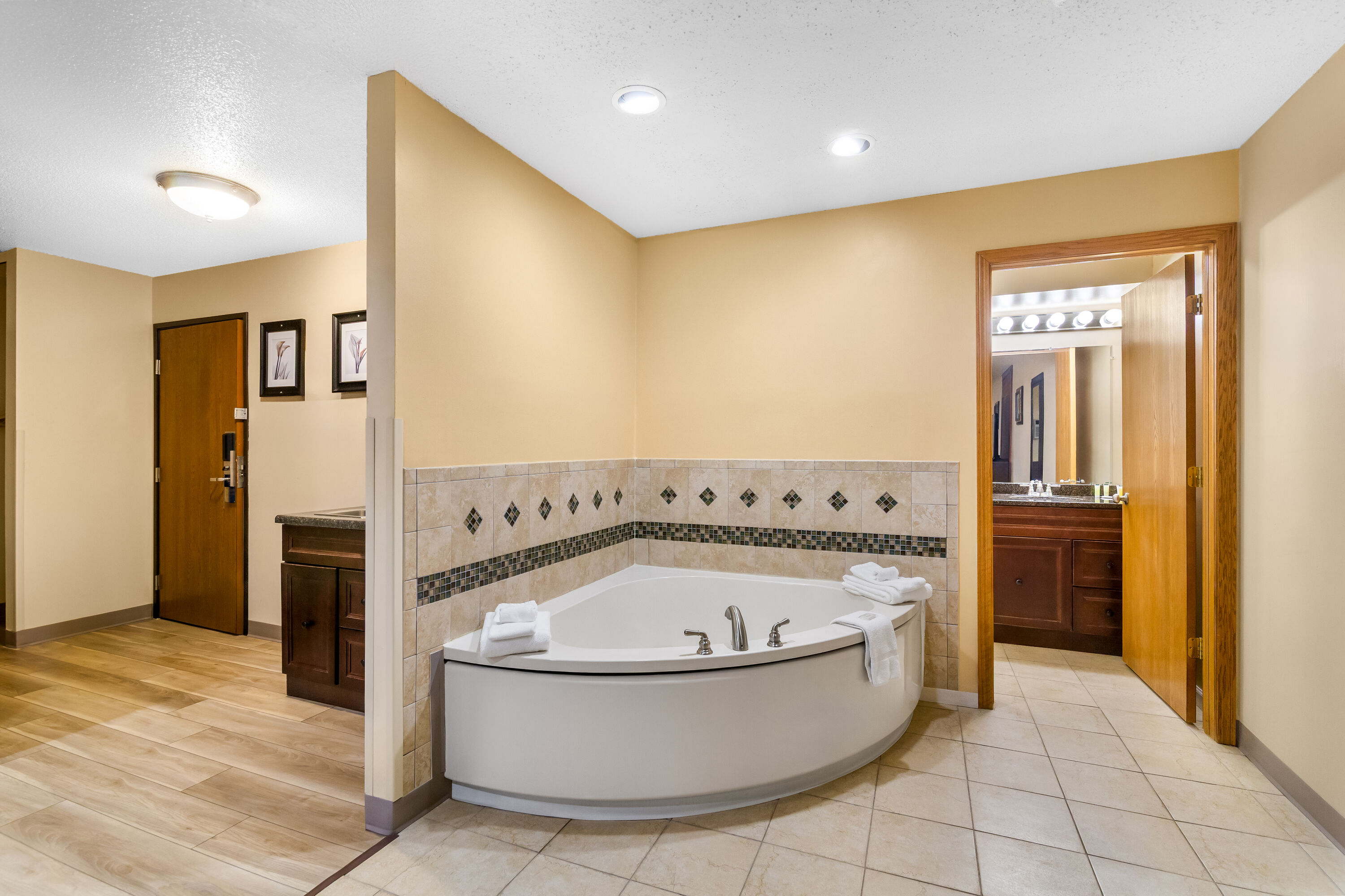 Days Inn by Wyndham Minot hot tub suite in Minot, North Dakota