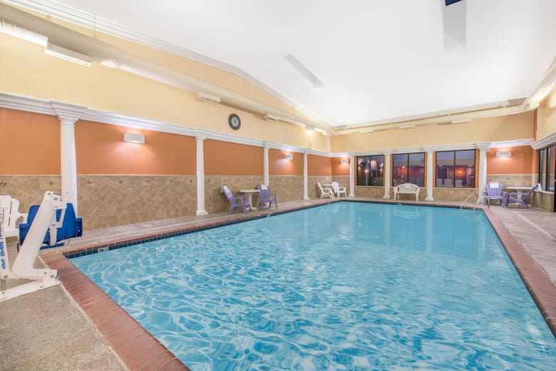 Days Inn Minot Hotels Nd 58701 Pool At The Days Inn Minot In North Dakota
