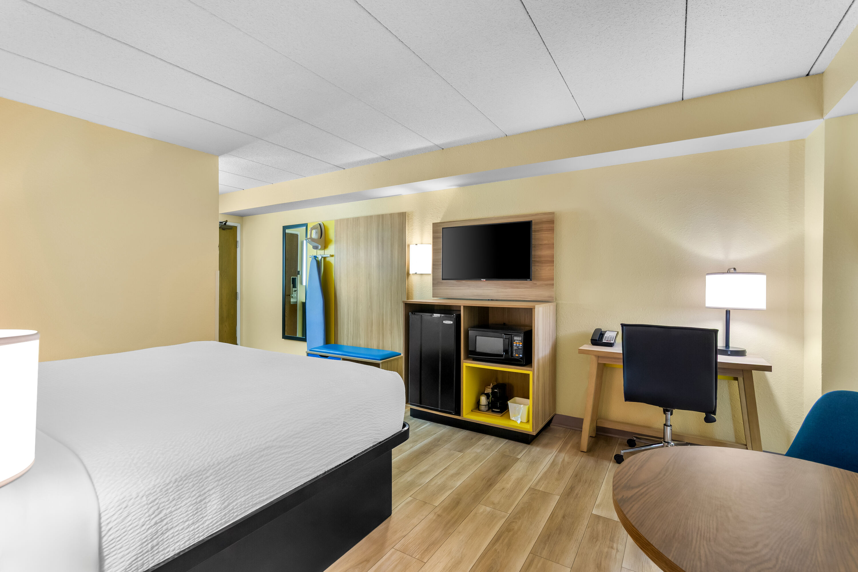 Days Inn by Wyndham Minot suite in Minot, North Dakota
