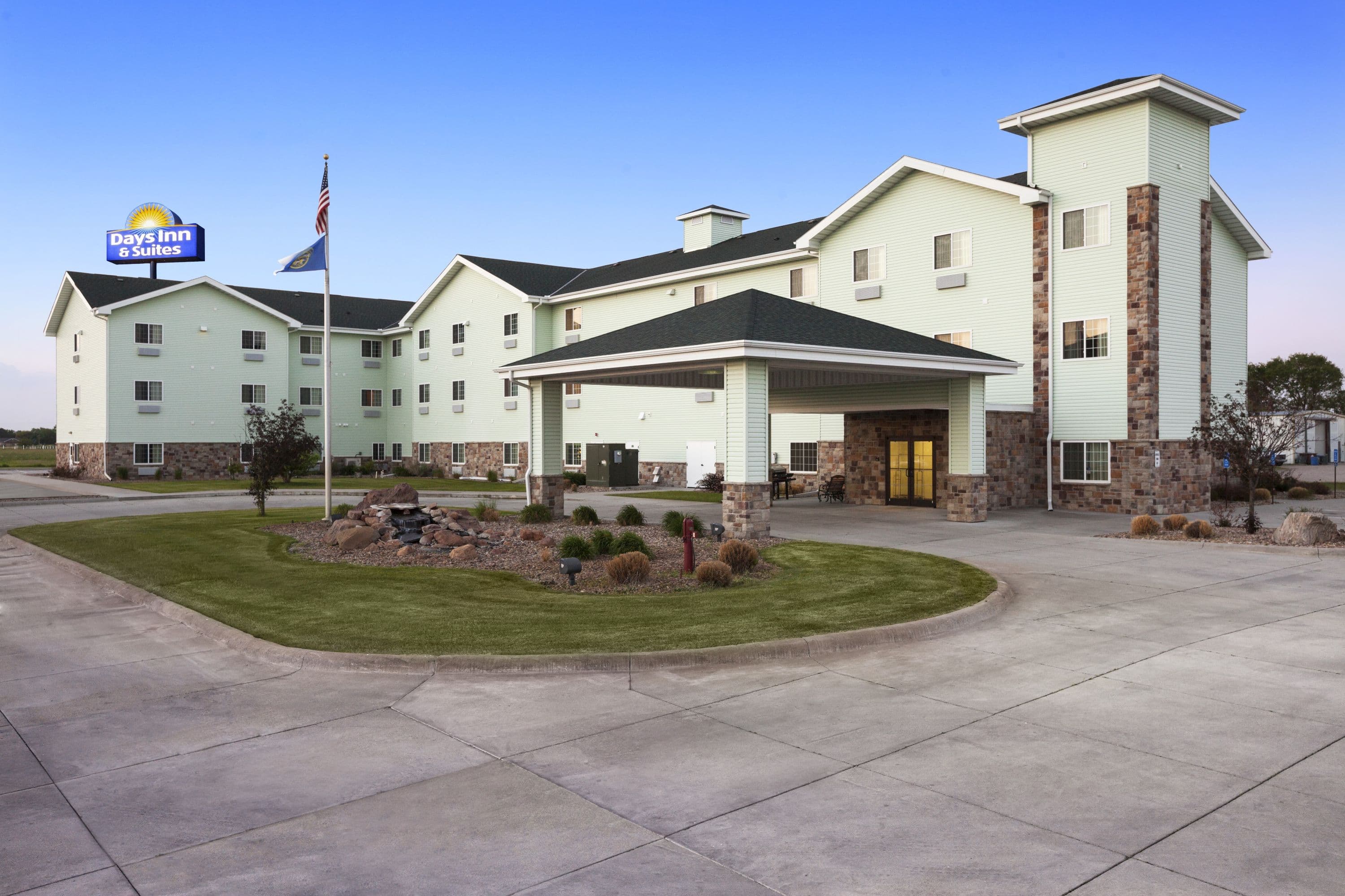 Days Inn & Suites by Wyndham Columbus NE Columbus, NE Hotels