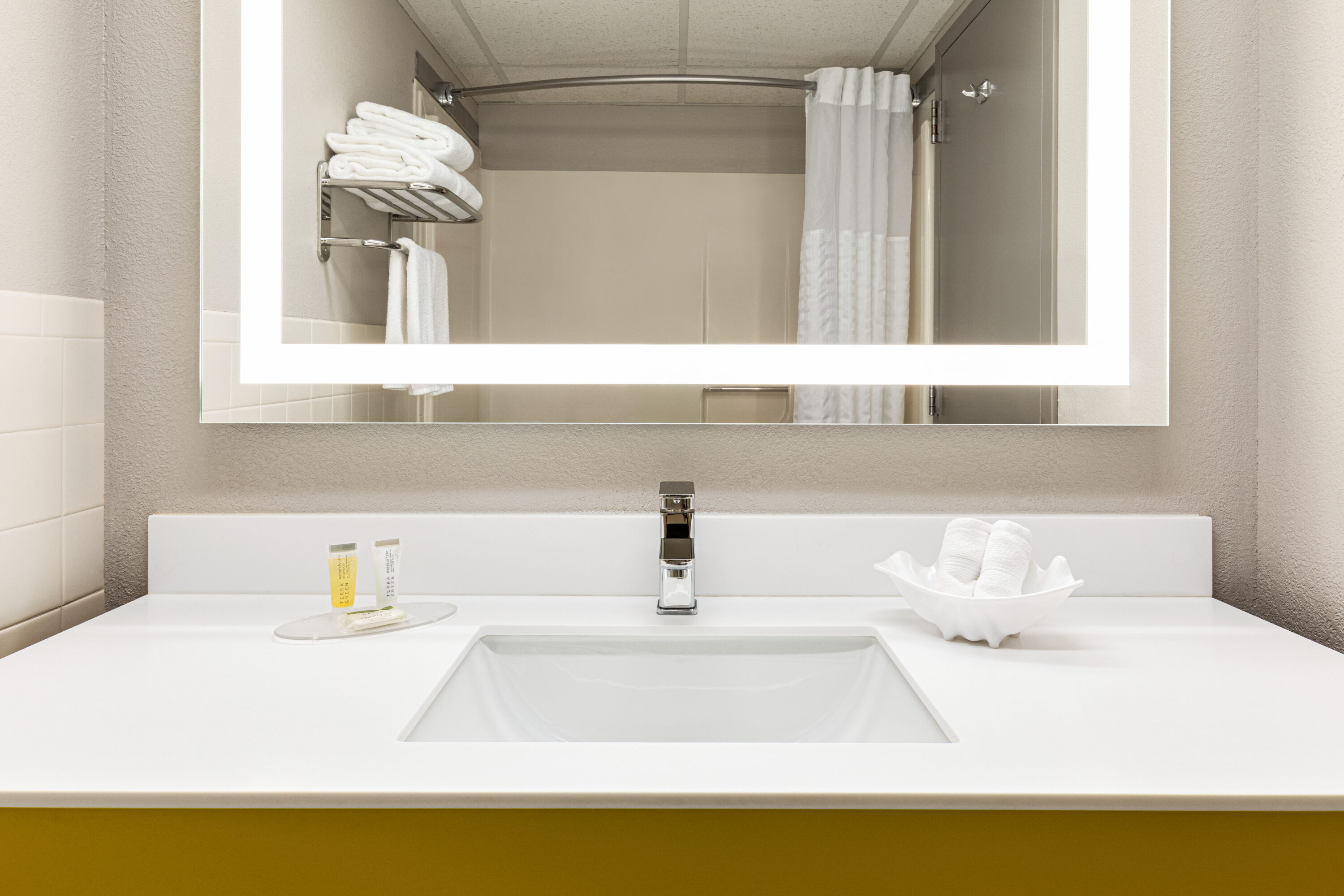 Guest room bath at the Days Inn by Wyndham Grand Island I-80 in Grand Island, Nebraska