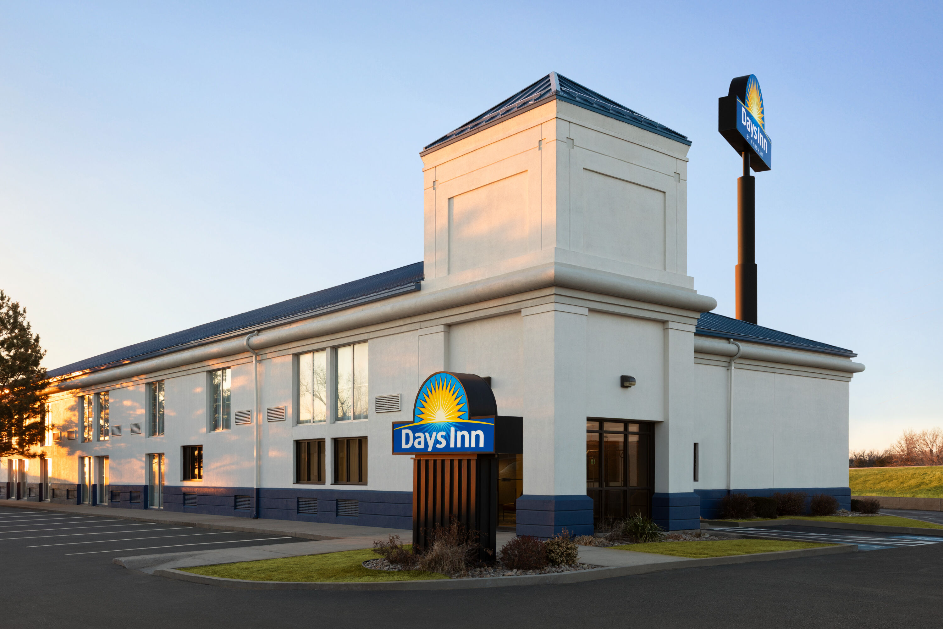 Exterior of Days Inn by Wyndham Grand Island I-80 hotel in Grand Island, Nebraska