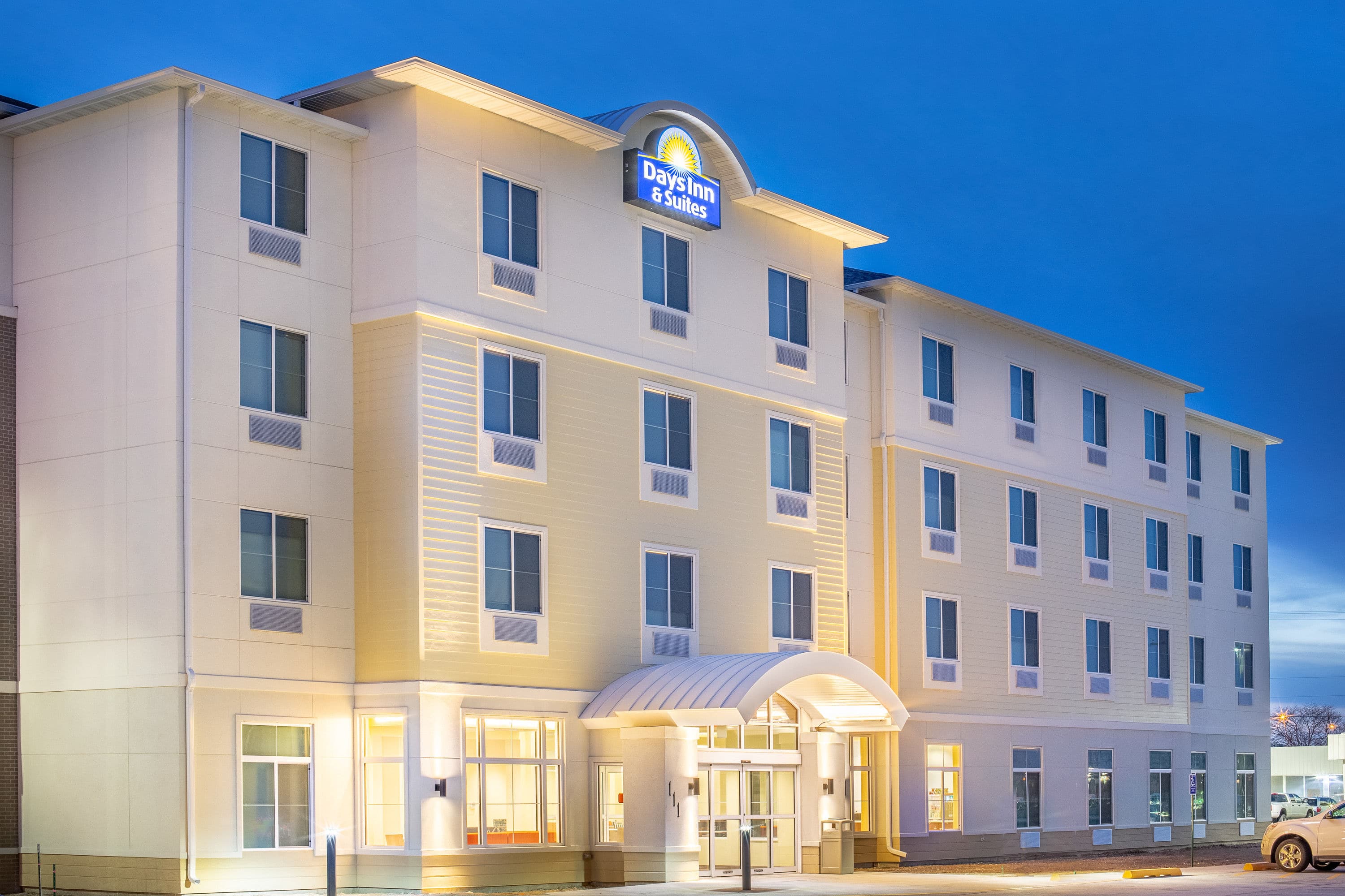 Days Inn & Suites by Wyndham Kearney Kearney, NE Hotels