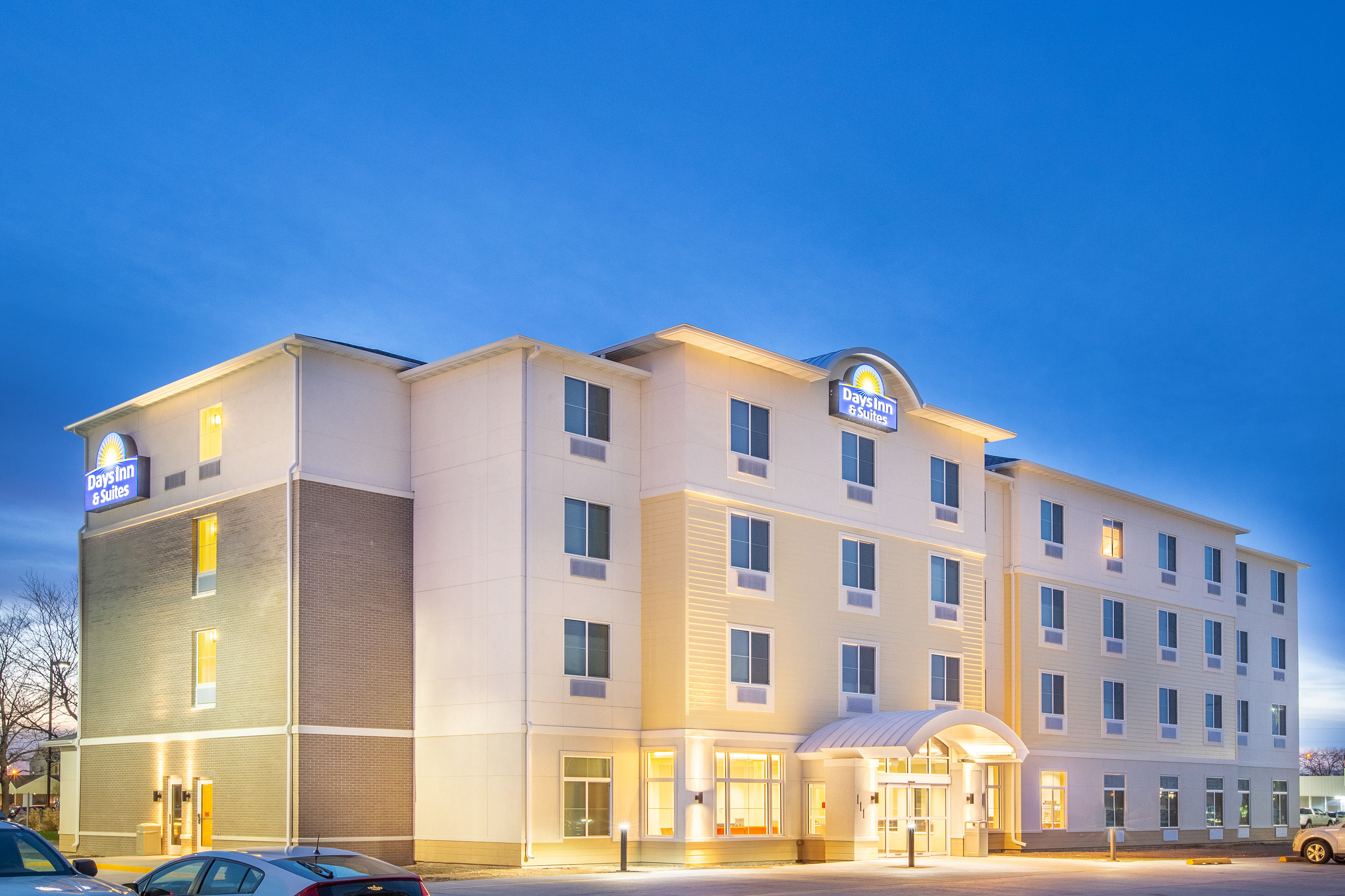 Days Inn & Suites by Wyndham Kearney Kearney, NE Hotels