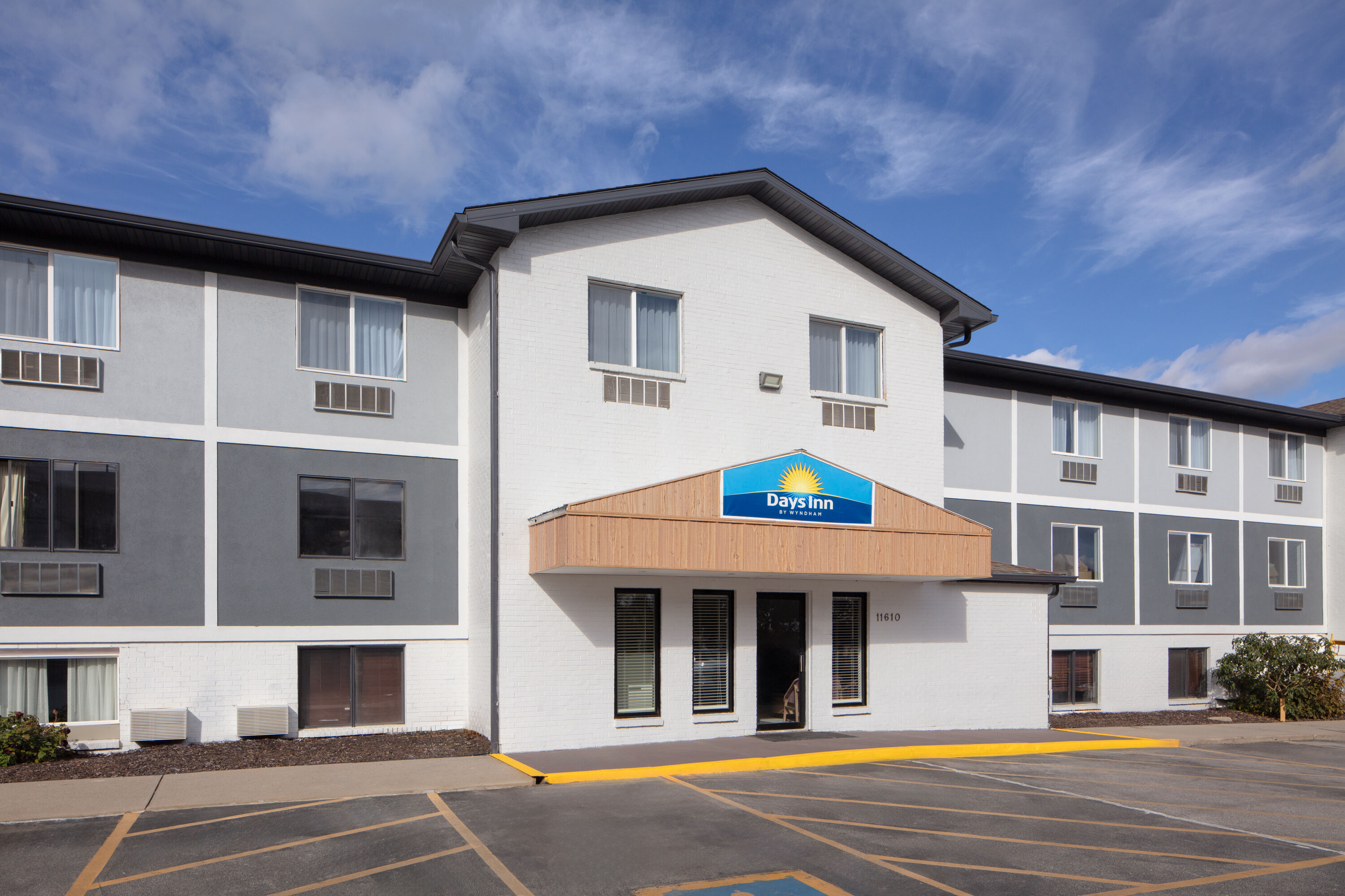 Exterior Day Image of Days Inn by Wyndham Omaha NE hotel in Omaha, Nebraska