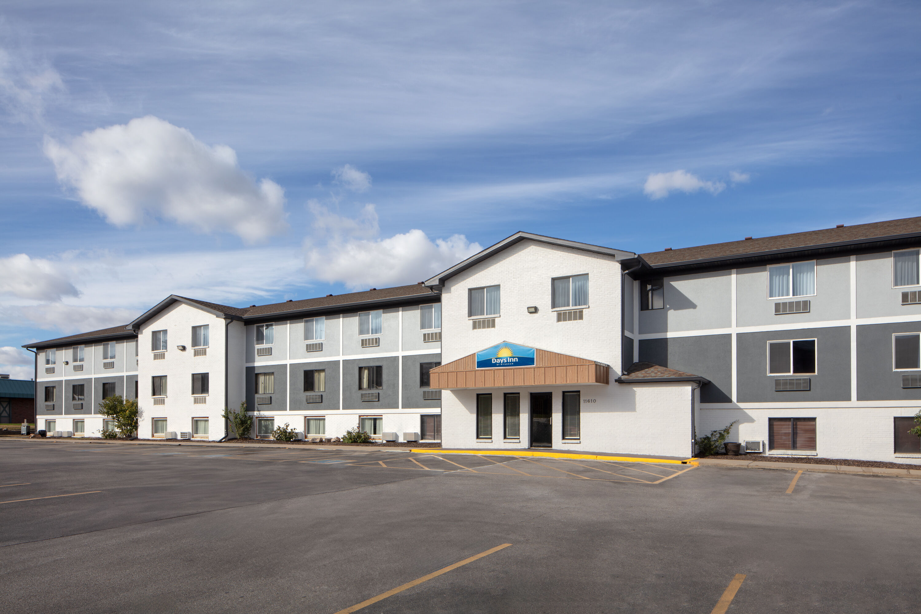 Exterior Day Image of Days Inn by Wyndham Omaha NE hotel in Omaha, Nebraska