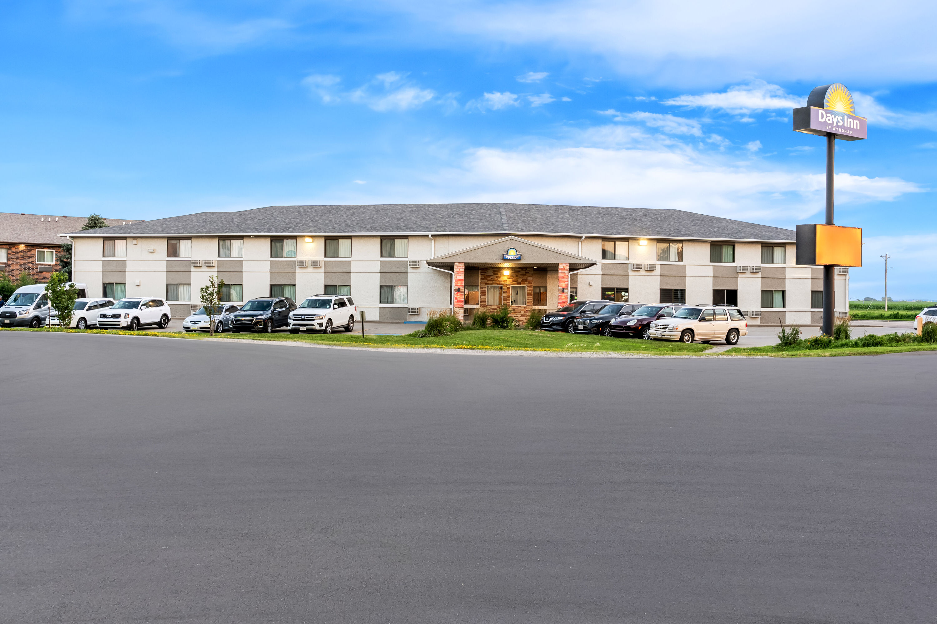 Exterior Day Image of Days Inn by Wyndham York hotel in York, Nebraska