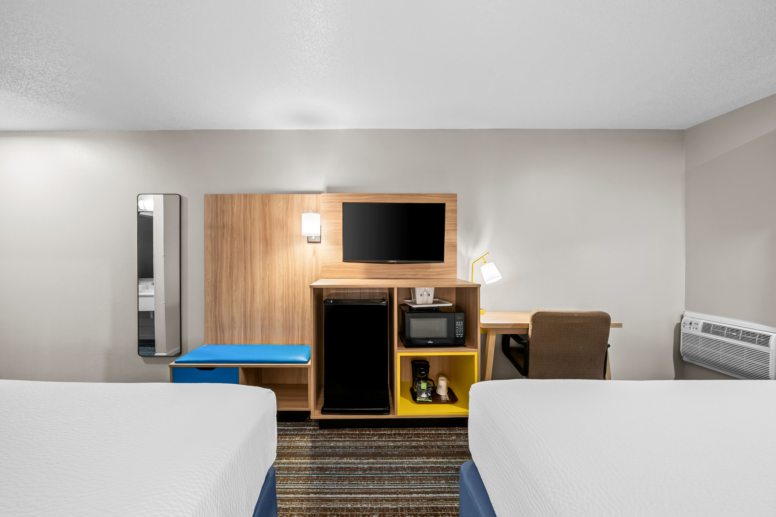 Double bed guest room at the Days Inn by Wyndham York in York, Nebraska