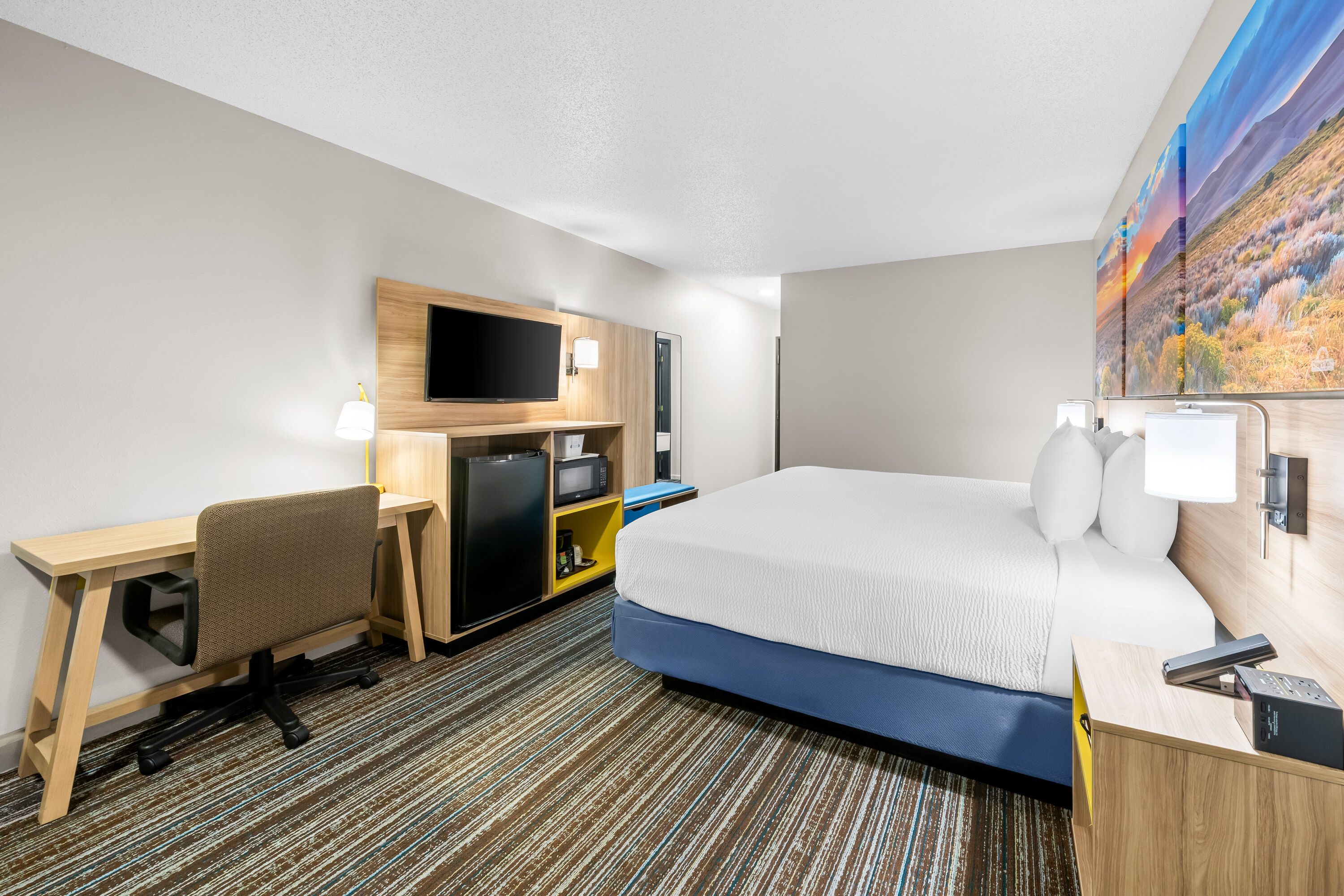 King bed guest room at the Days Inn by Wyndham York in York, Nebraska