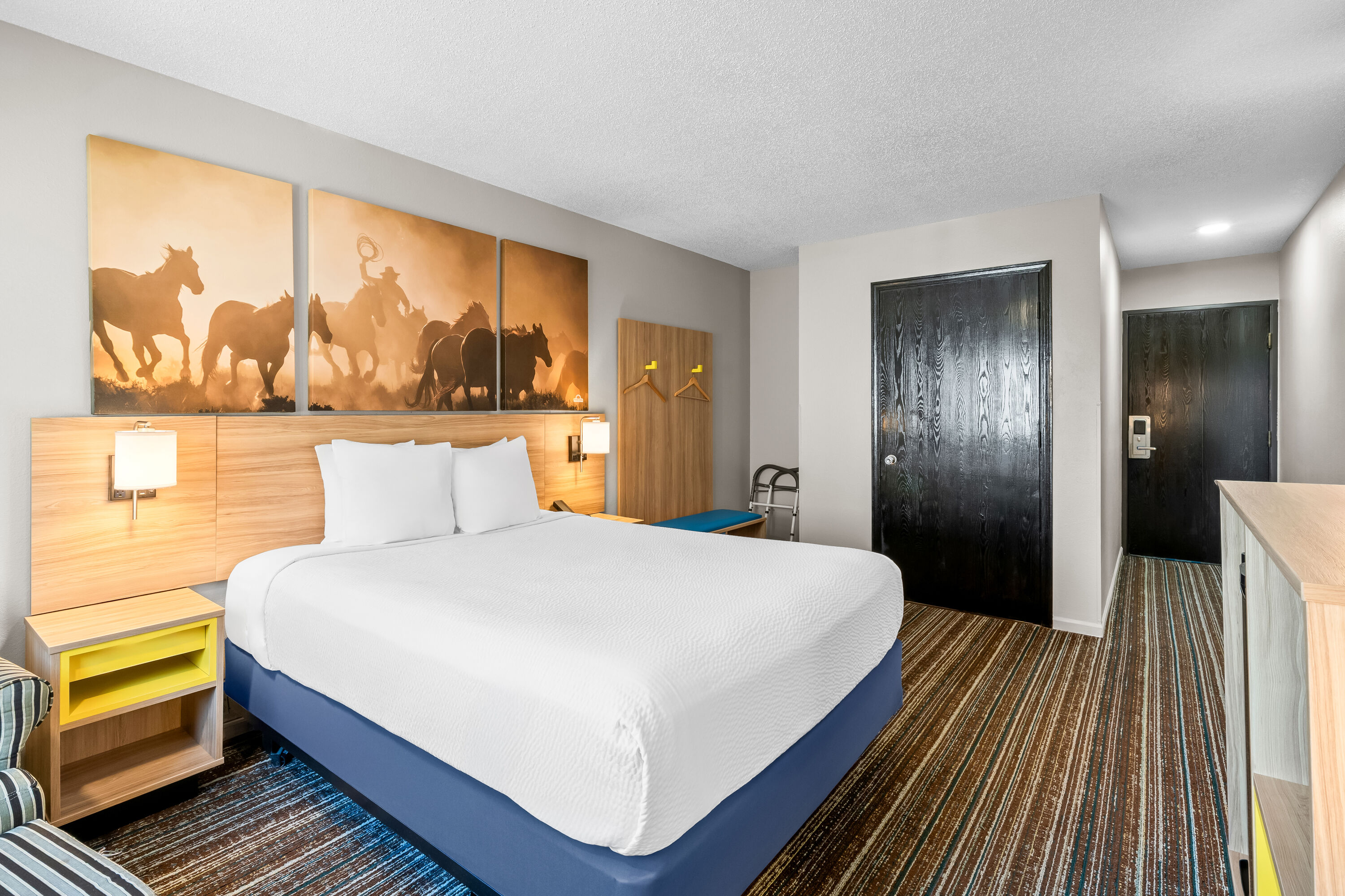 Queen bed guest room at the Days Inn by Wyndham York in York, Nebraska