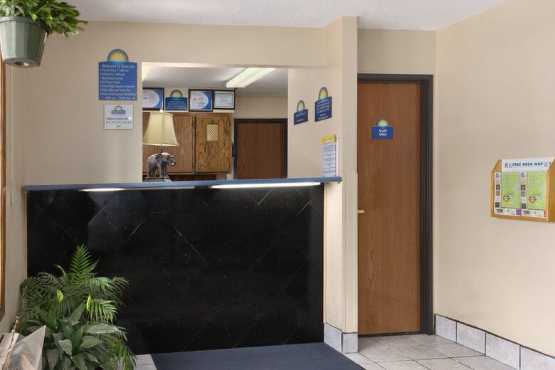 Hotelname City Hotels Nh 03431 5918 Days Inn Keene Nh Hotel Lobby In New Hampshire