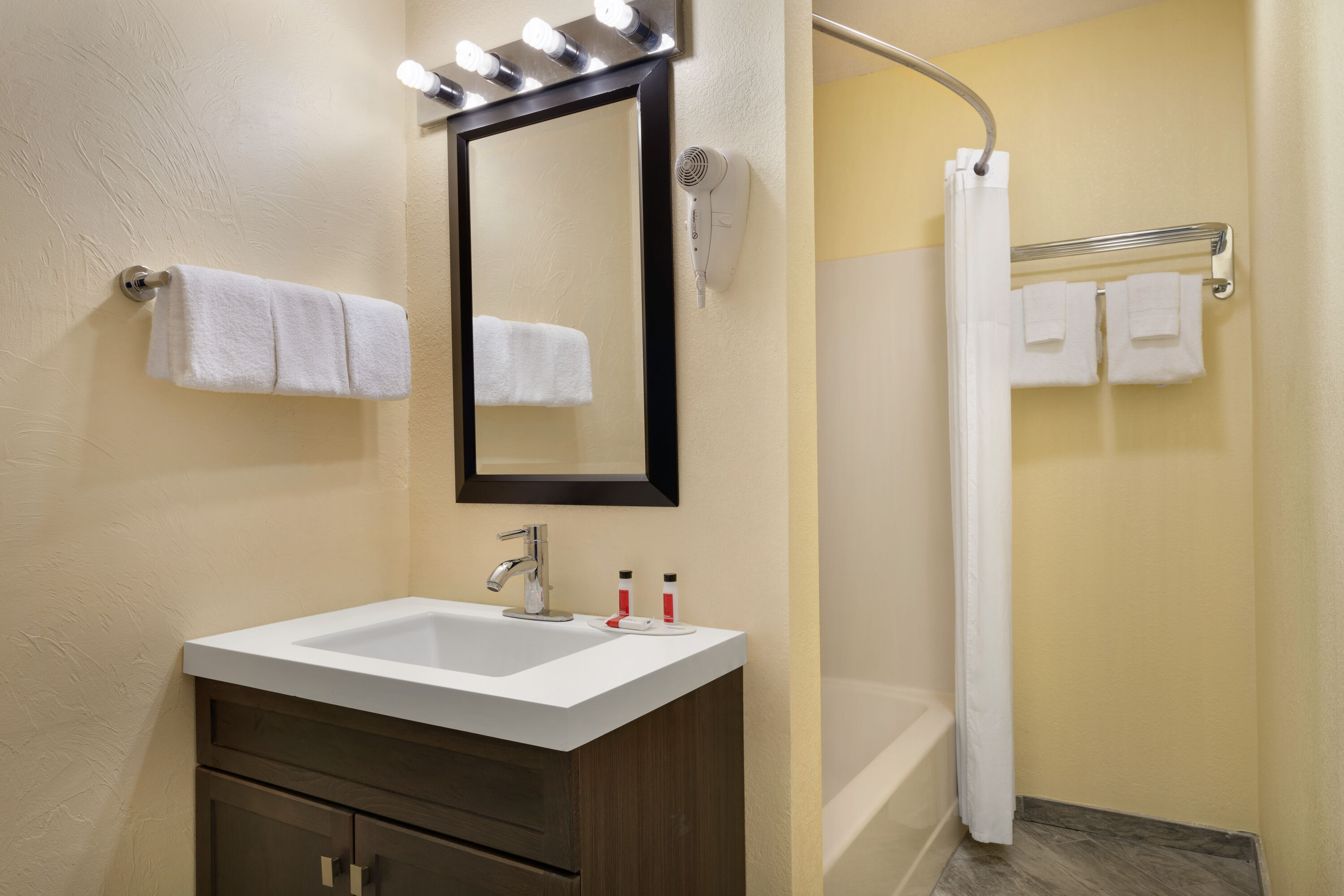 Days Inn by Wyndham Tamworth Tamworth, NH Hotels