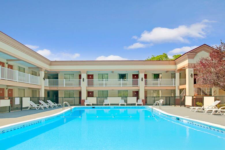 Days Inn By Wyndham Bordentown Hotels Nj 08505 Pool At The Days Inn By Wyndham Bordentown In New Jersey