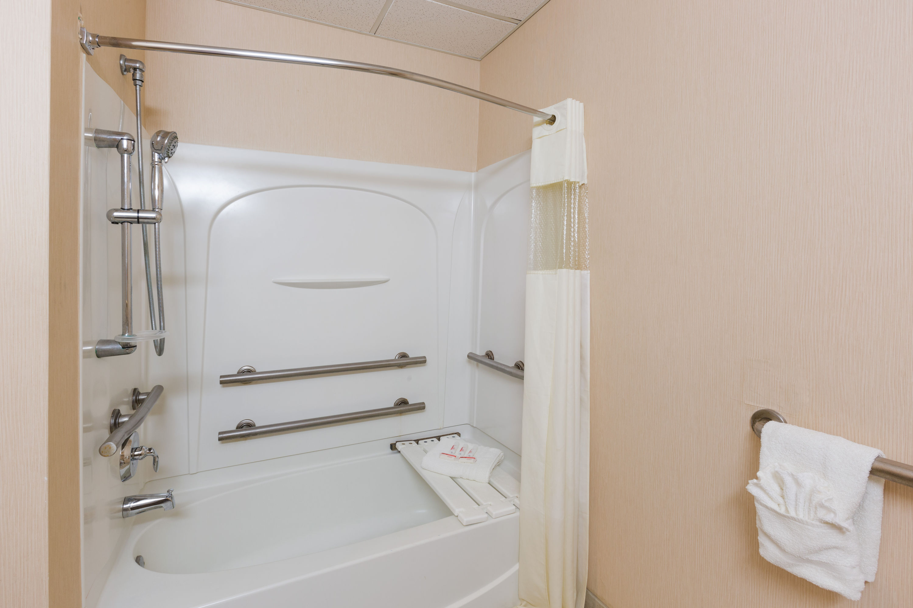 Guest room at the Days Inn by Wyndham Budd Lake in Budd Lake, New Jersey