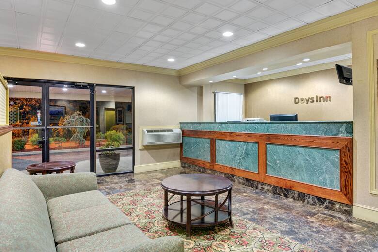 Days Inn By Wyndham Absecon Atlantic City Galloway Hotels Nj 08205 Days Inn By Wyndham Absecon Atlantic City Hotel Lobby In Galloway New Jersey