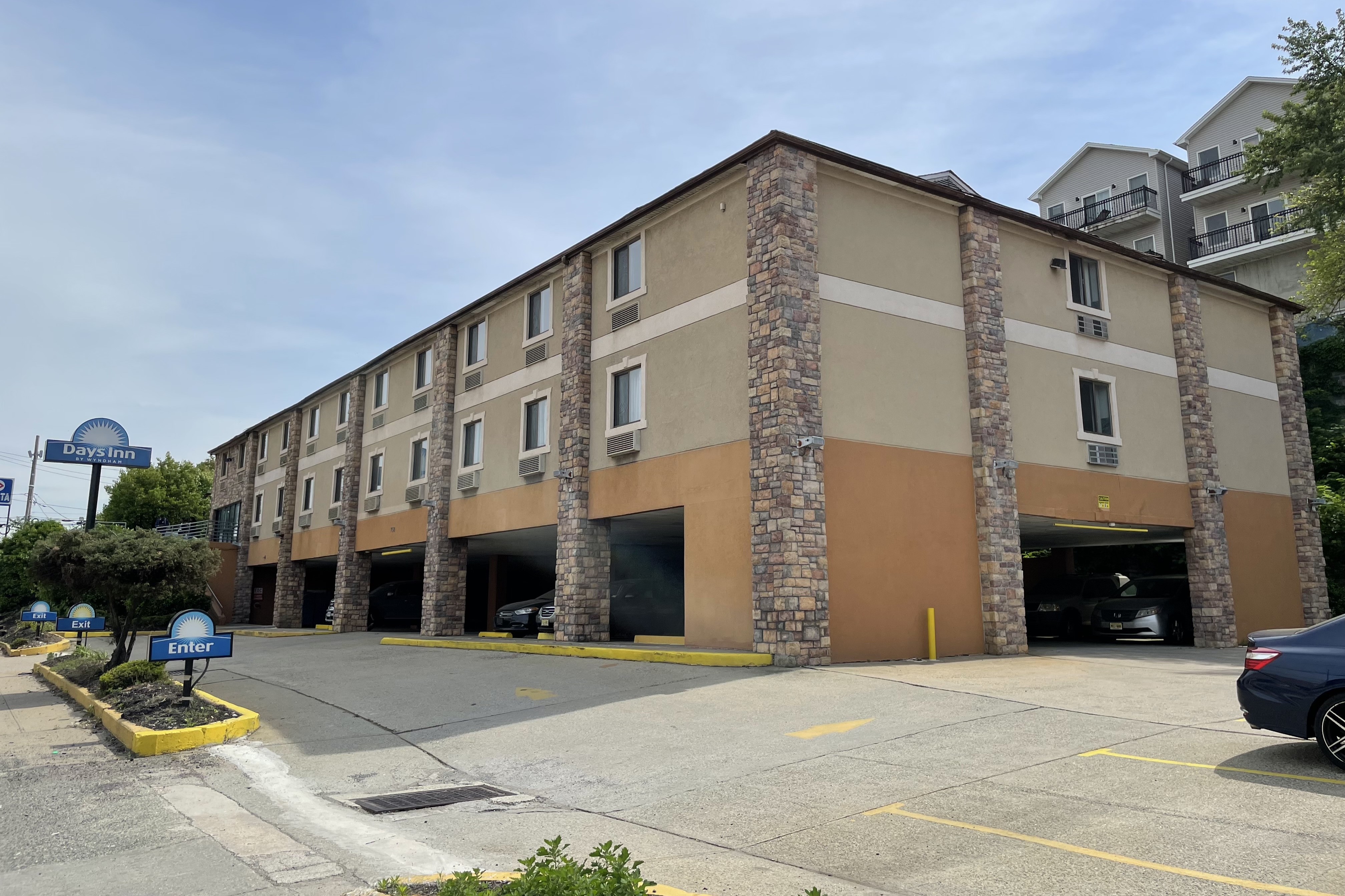 Exterior of Days Inn by Wyndham Jersey City / NYC Area hotel in Jersey City, New Jersey