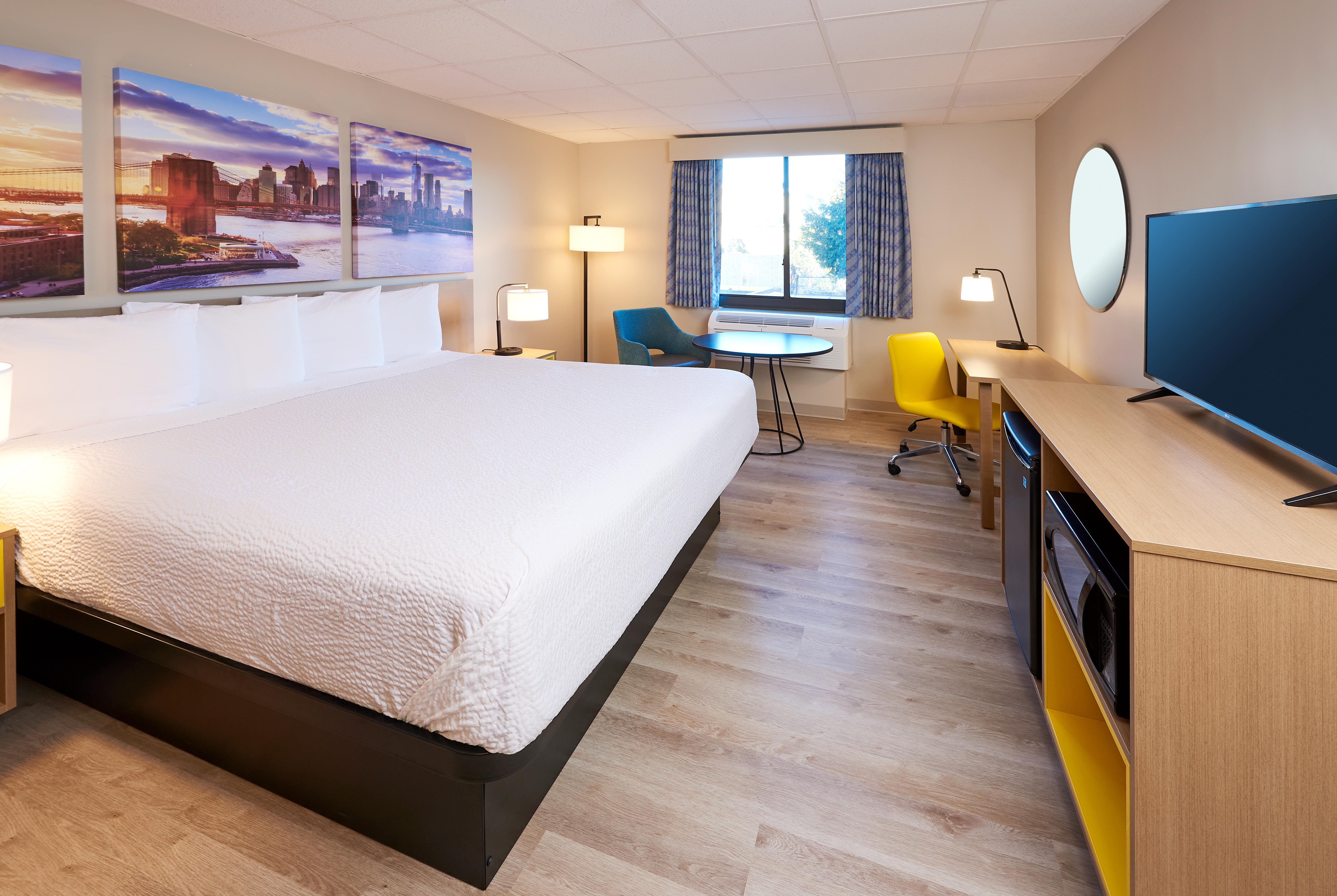 Guest room at the Days Inn by Wyndham Parsippany in Parsippany, New Jersey