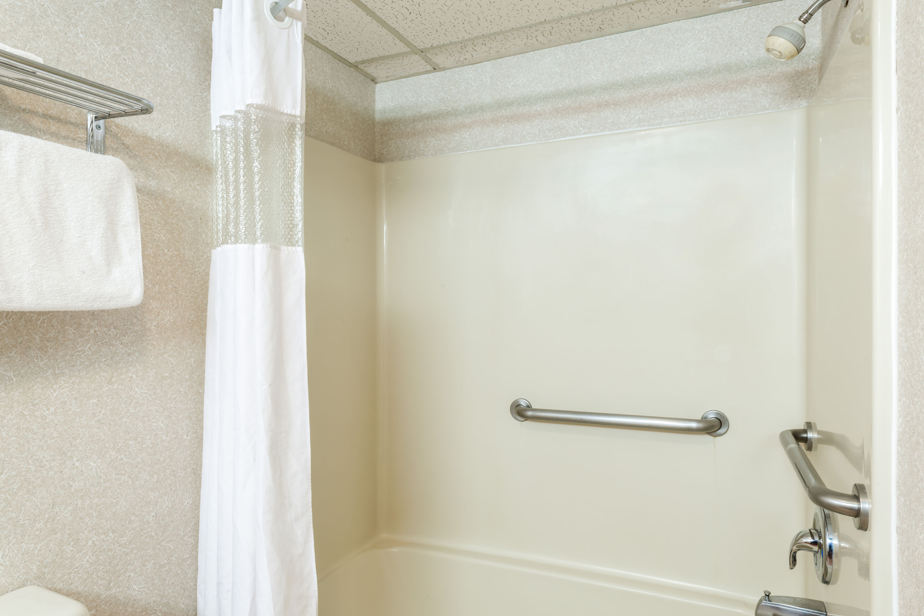 Guest room at the Days Inn by Wyndham Vineland in Vineland, New Jersey