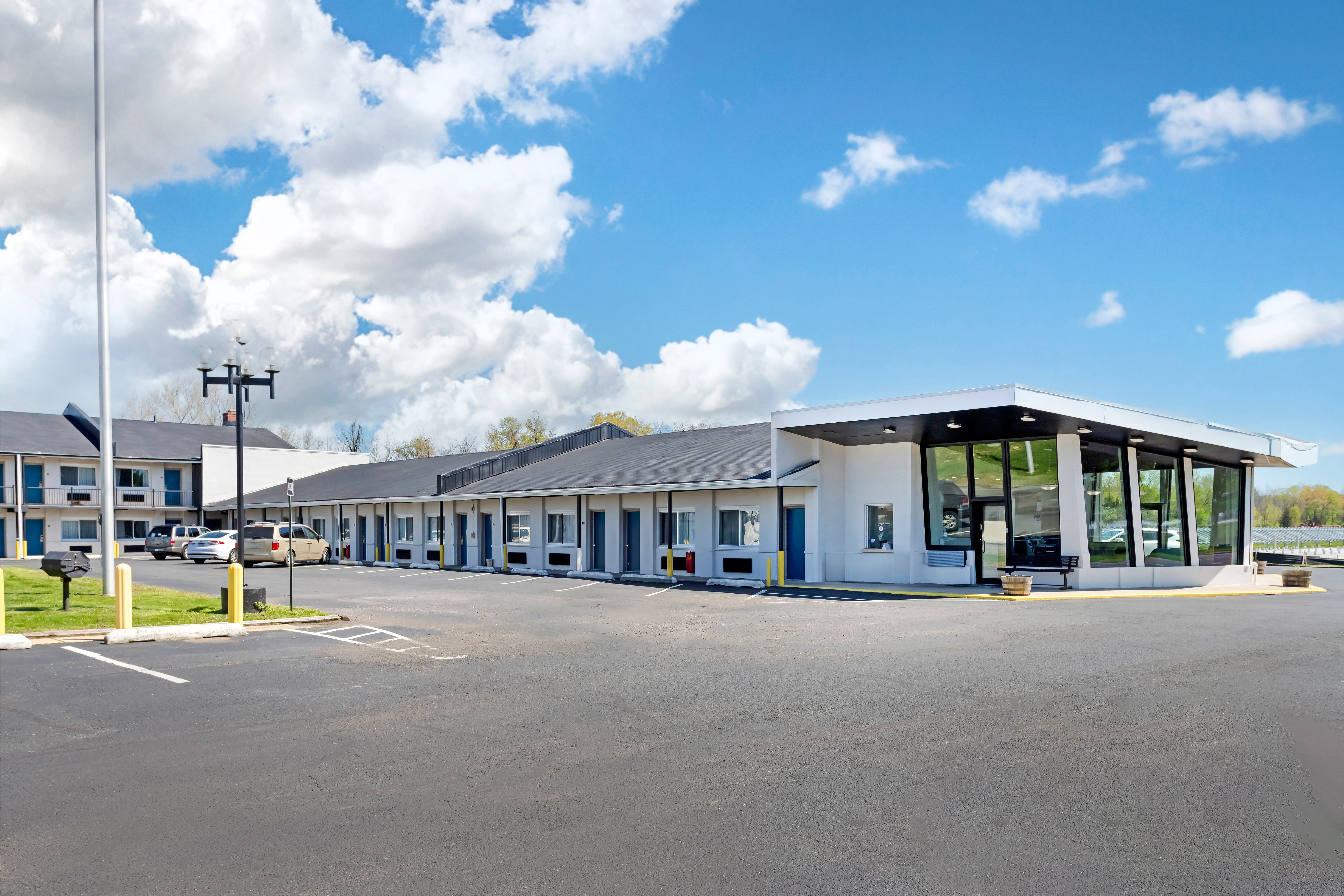 Exterior of Days Inn by Wyndham Wrightstown McGuire AFB/Bordentown hotel in Wrightstown, New Jersey