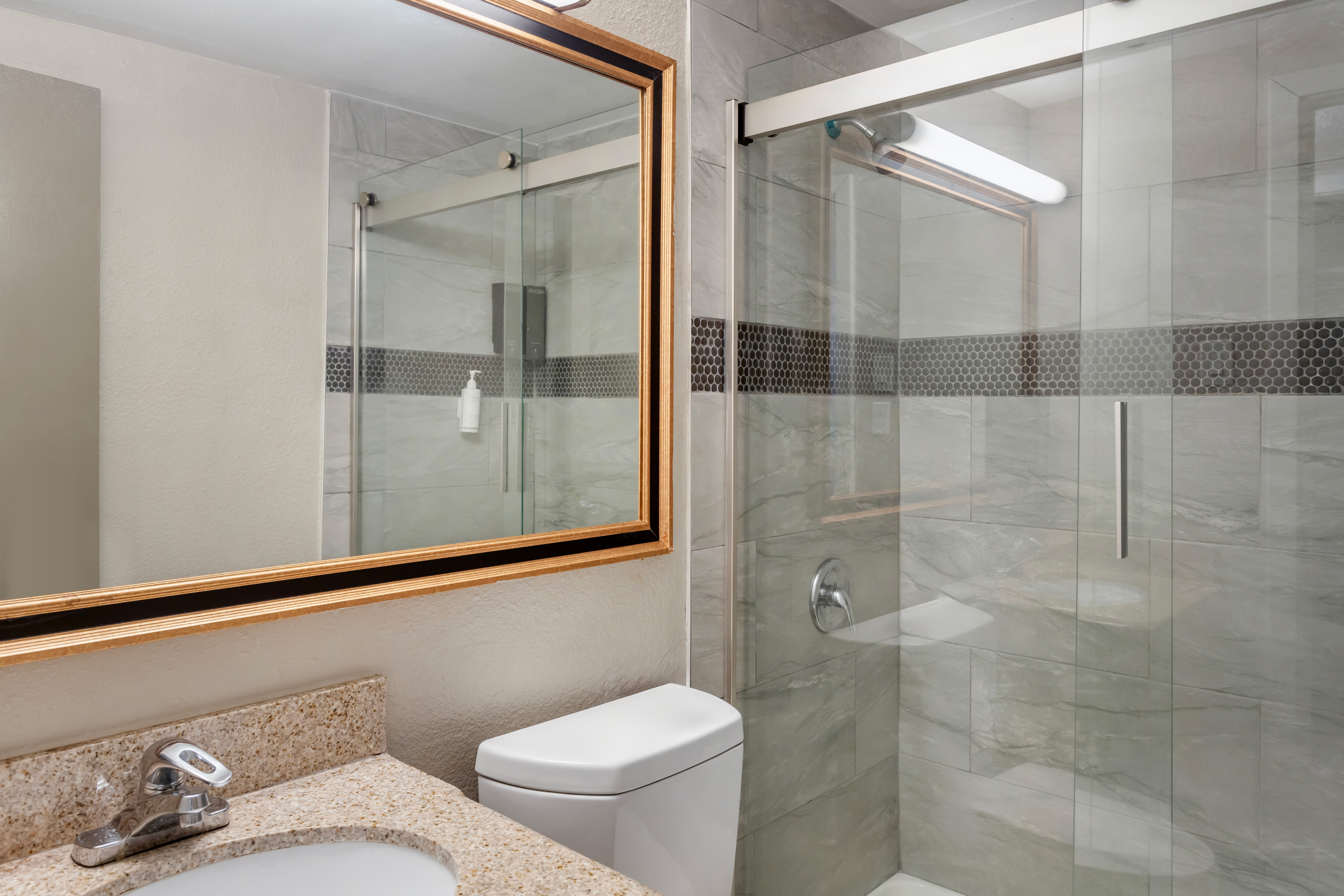 Guest room at the Days Inn by Wyndham Wrightstown McGuire AFB/Bordentown in Wrightstown, New Jersey