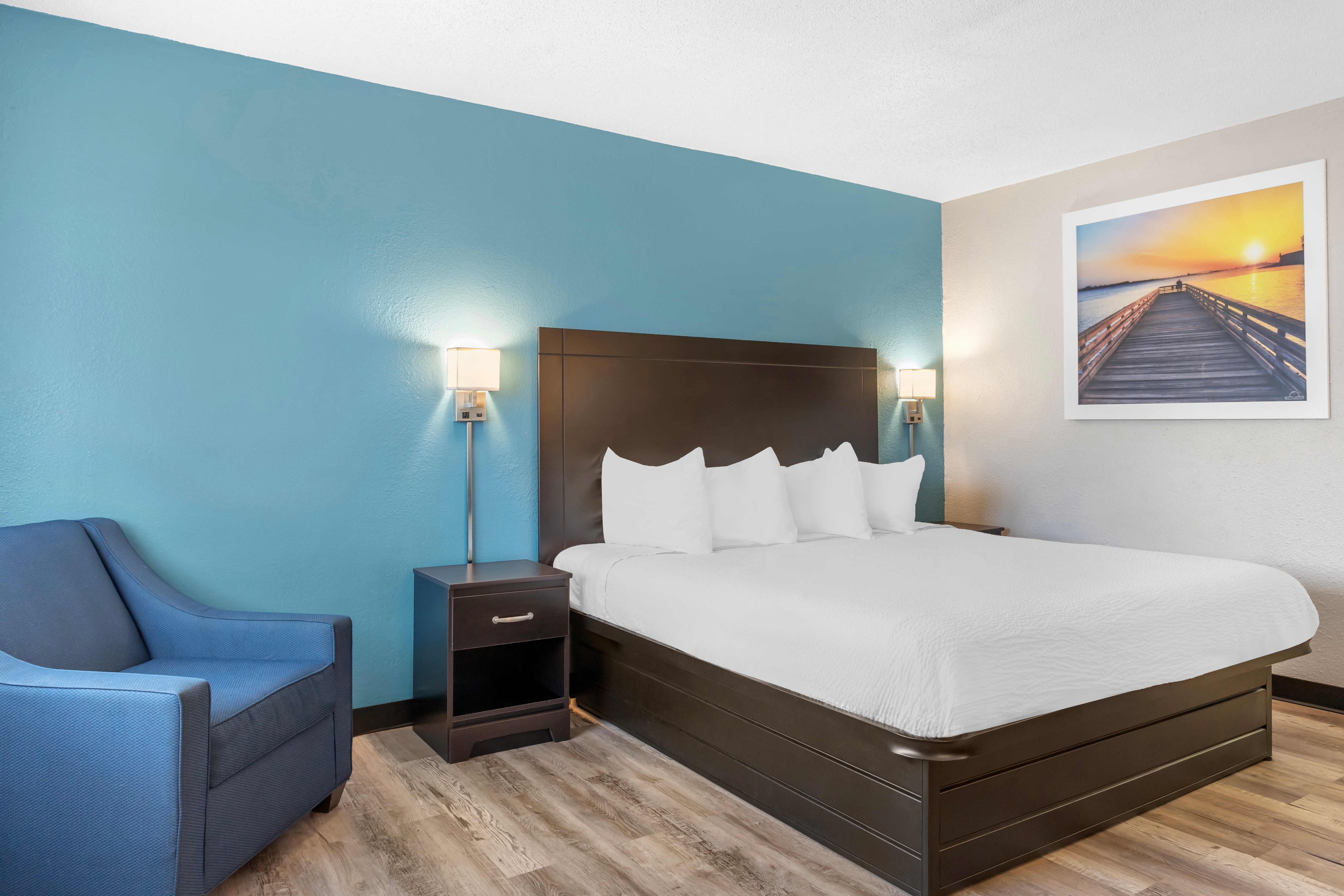 Guest room at the Days Inn by Wyndham Wrightstown McGuire AFB/Bordentown in Wrightstown, New Jersey