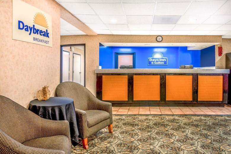 Days Inn & Suites Albuquerque North hotel lobby in Albuquerque, New Mexico