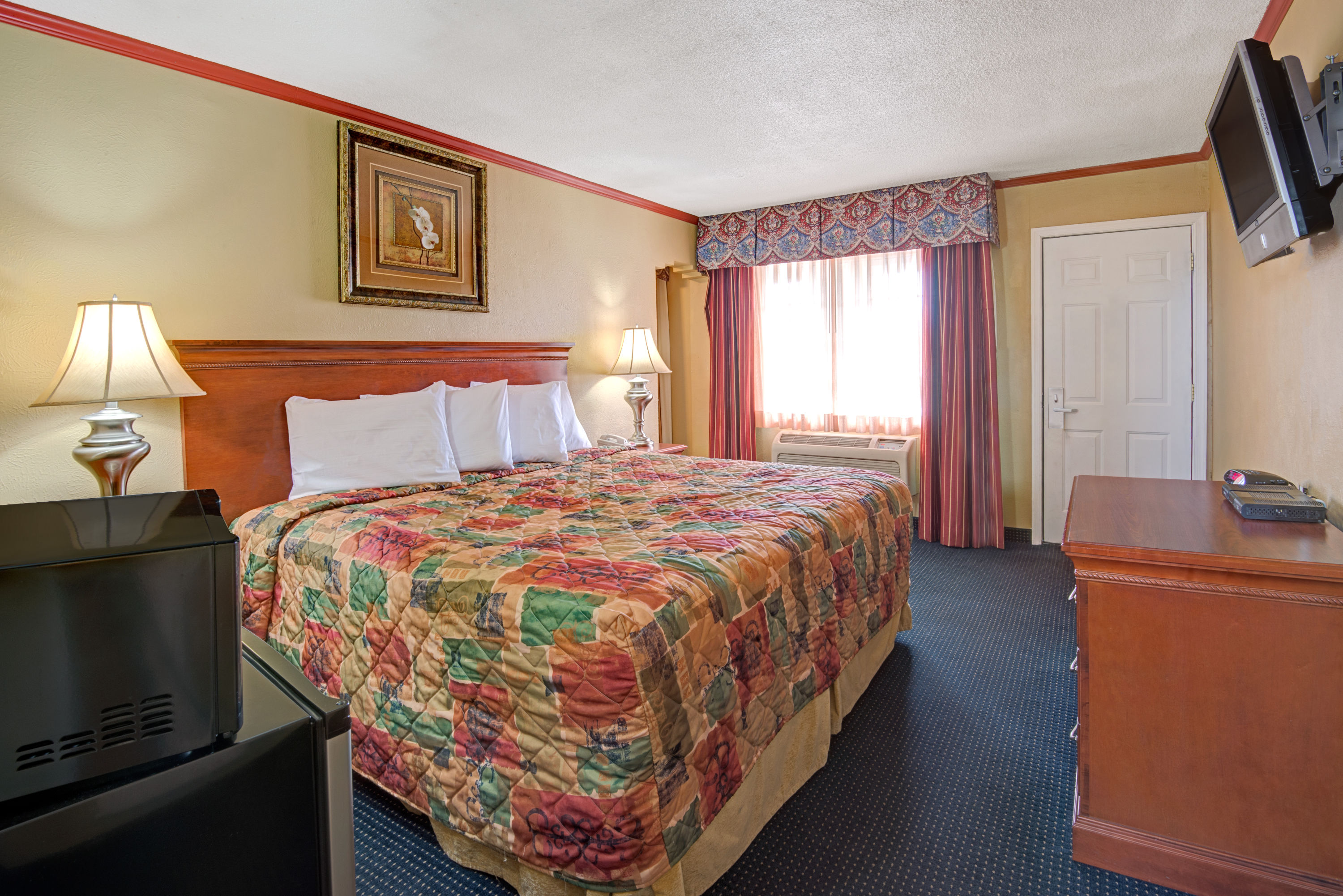 Days Inn by Wyndham Albuquerque Downtown suite in Albuquerque, New Mexico