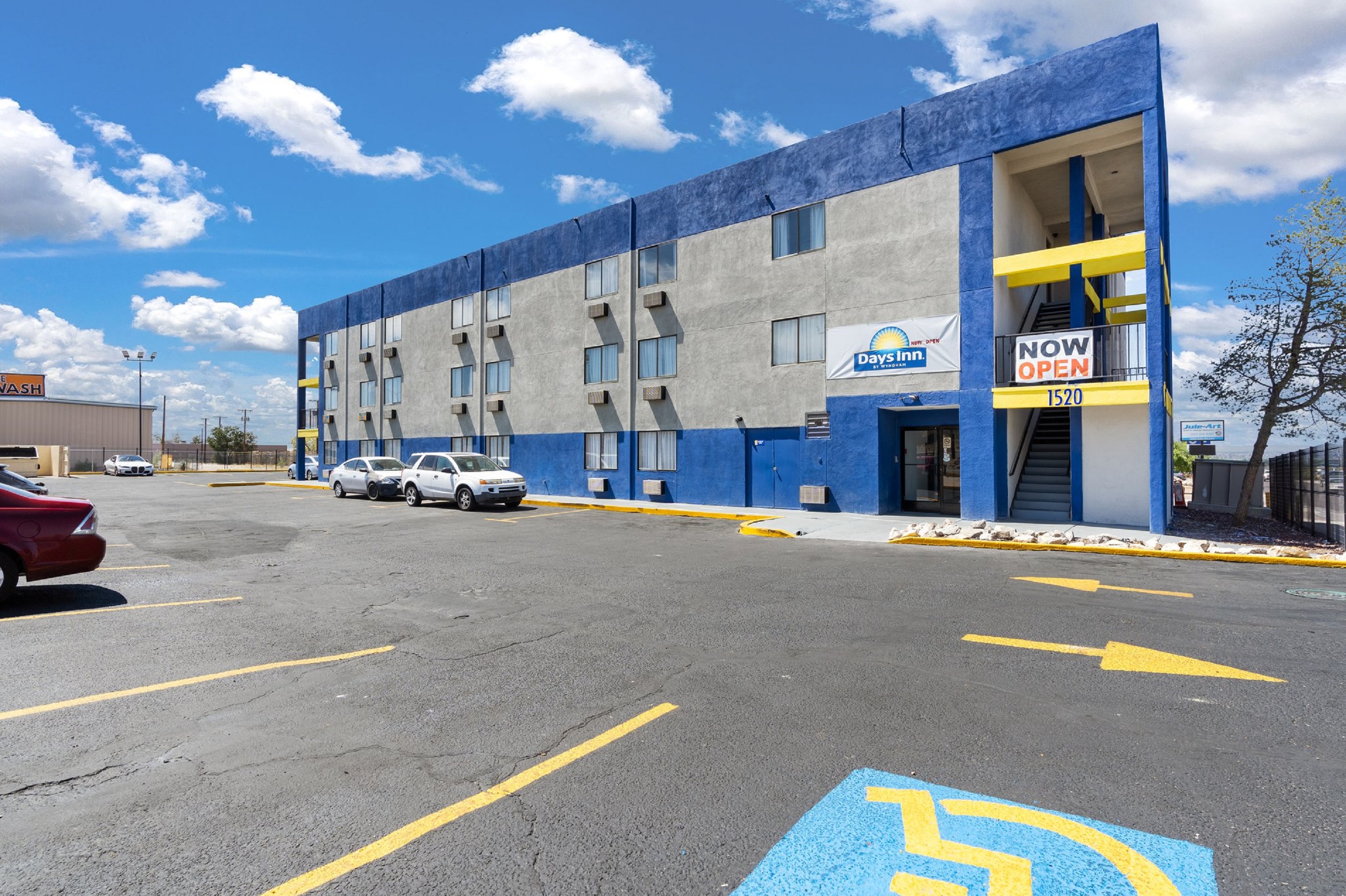 Exterior of Days Inn by Wyndham Albuquerque I-25 hotel in Albuquerque, New Mexico