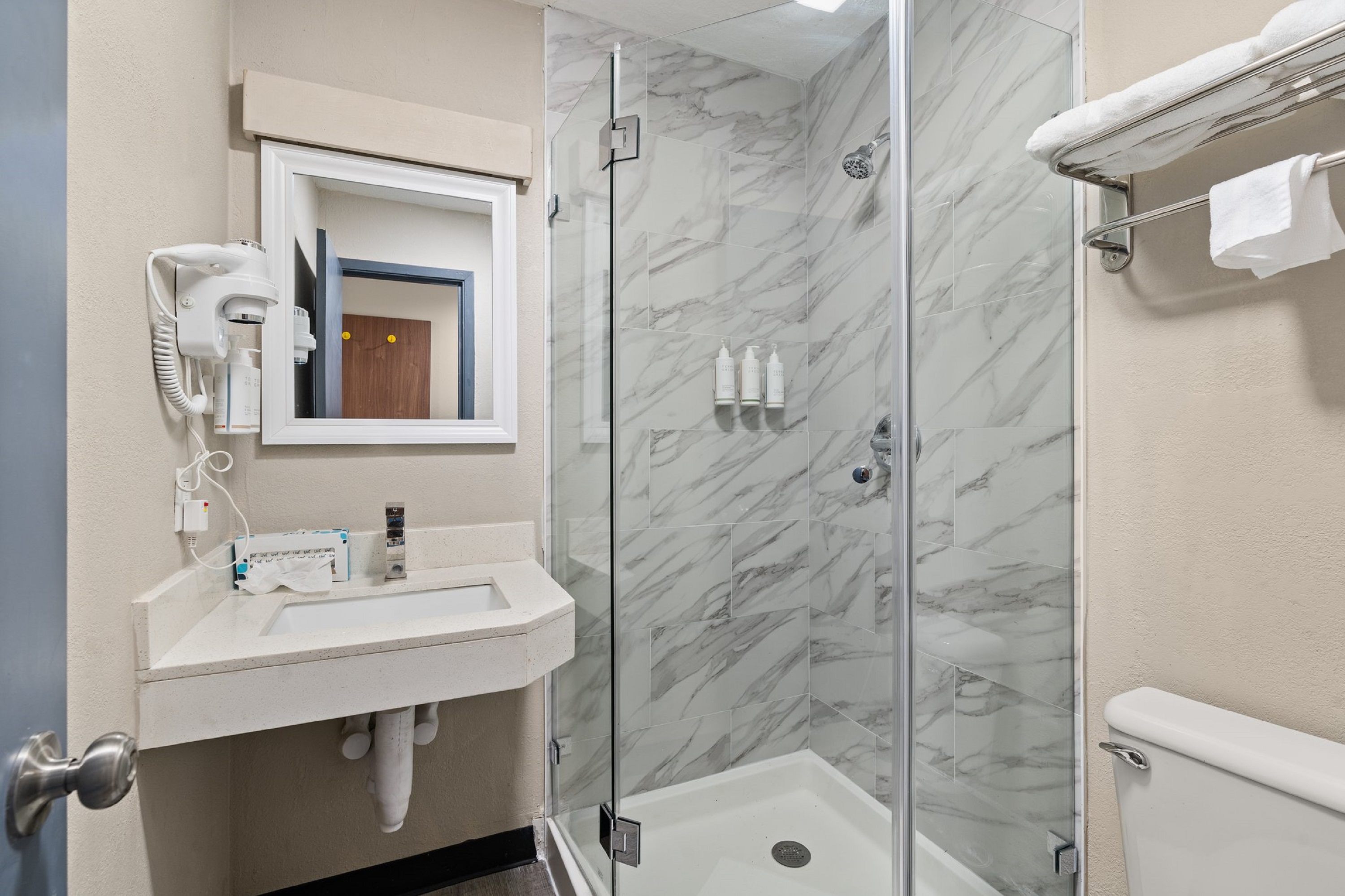 Guest room bath at the Days Inn by Wyndham Albuquerque I-25 in Albuquerque, New Mexico