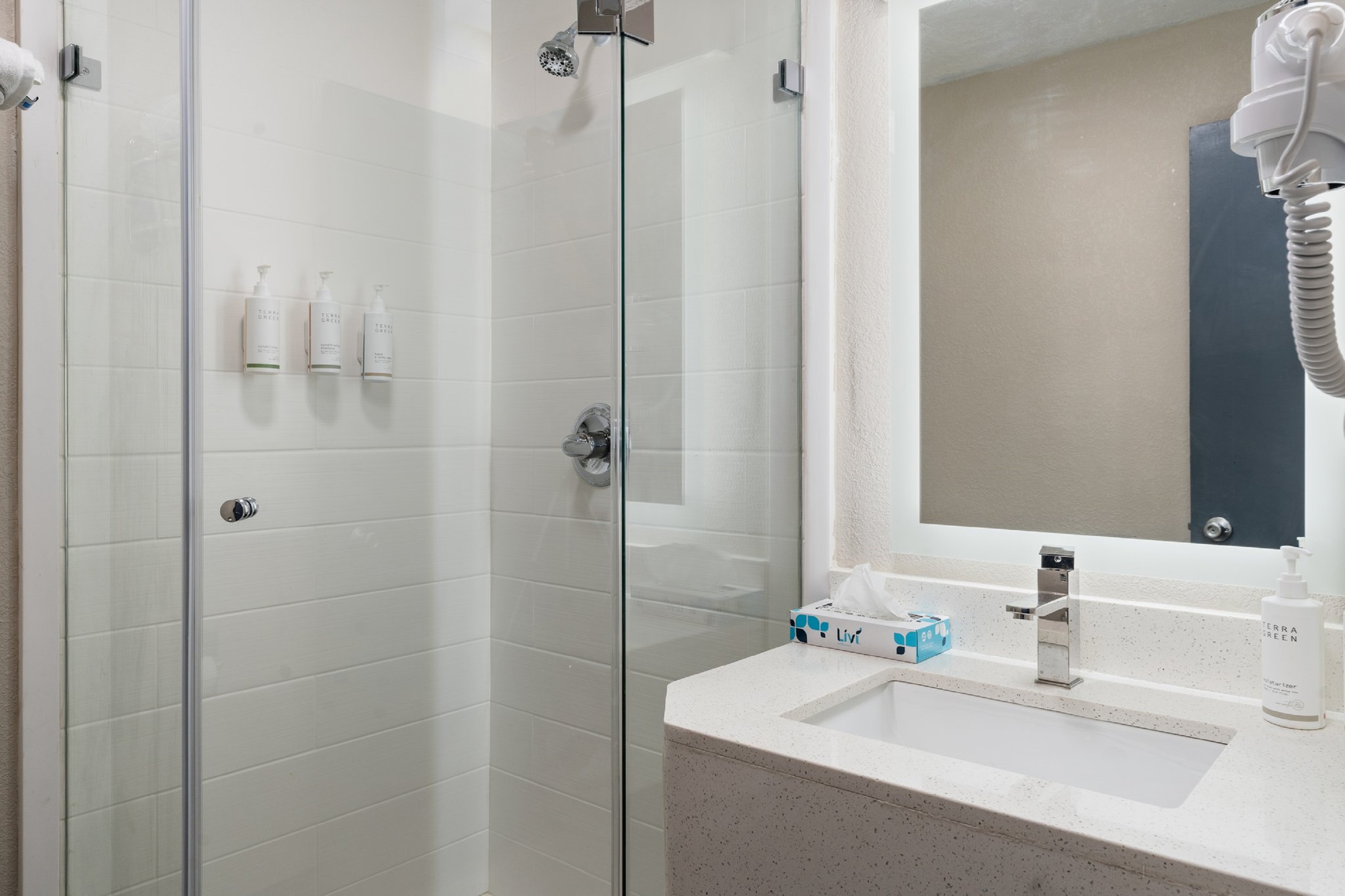 Guest room bath at the Days Inn by Wyndham Albuquerque I-25 in Albuquerque, New Mexico