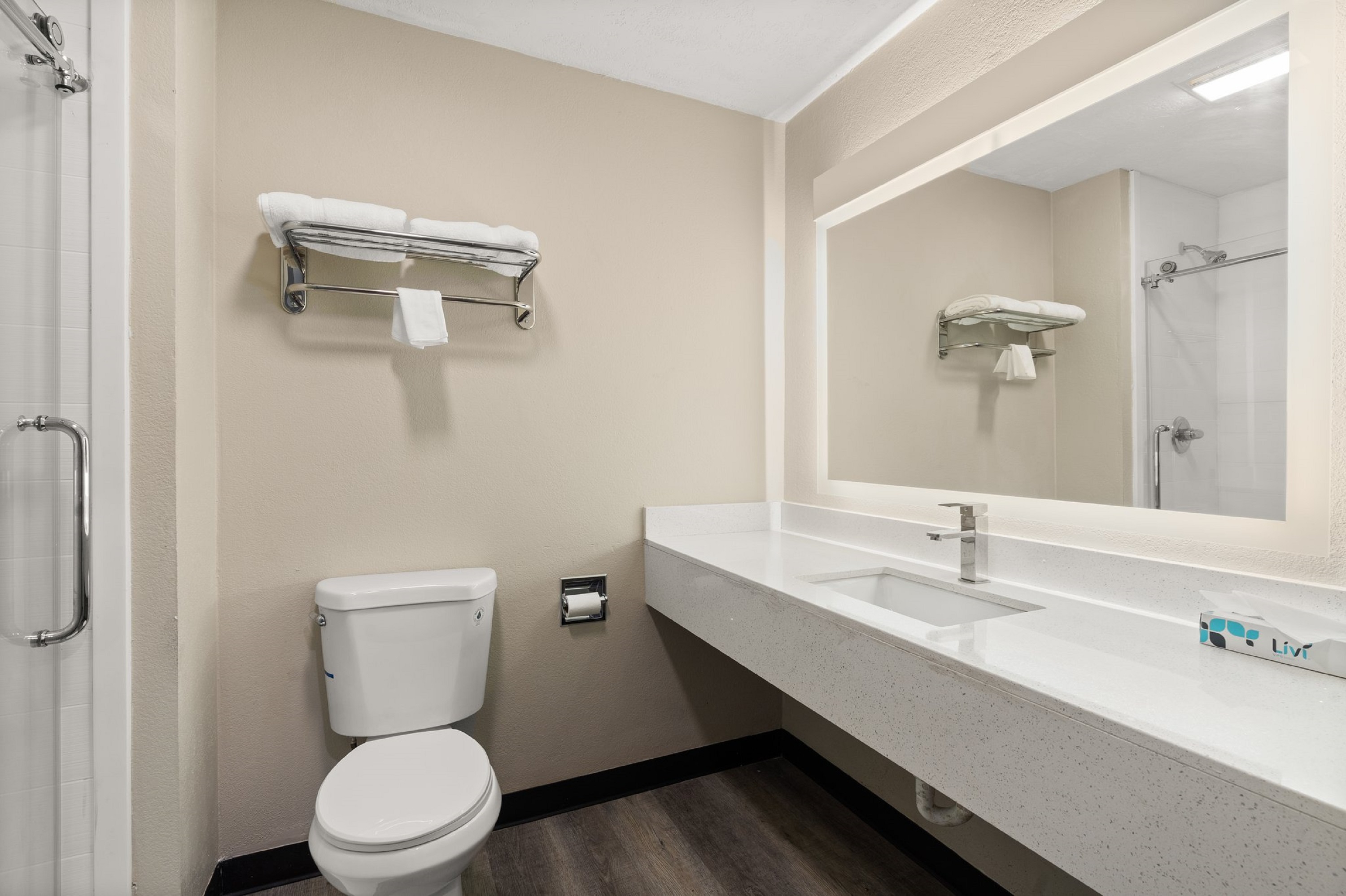 Guest room bath at the Days Inn by Wyndham Albuquerque I-25 in Albuquerque, New Mexico