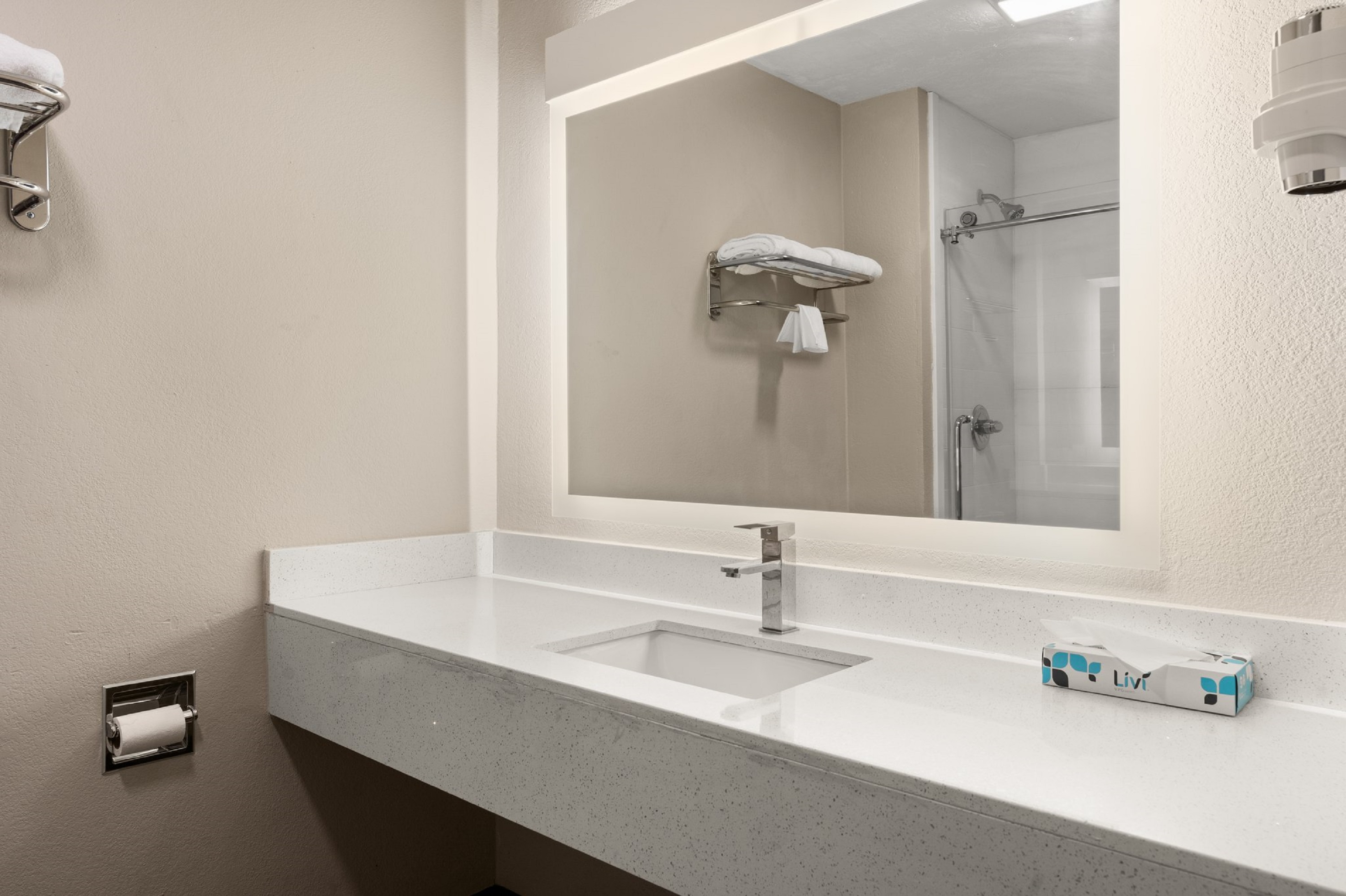 Guest room bath at the Days Inn by Wyndham Albuquerque I-25 in Albuquerque, New Mexico