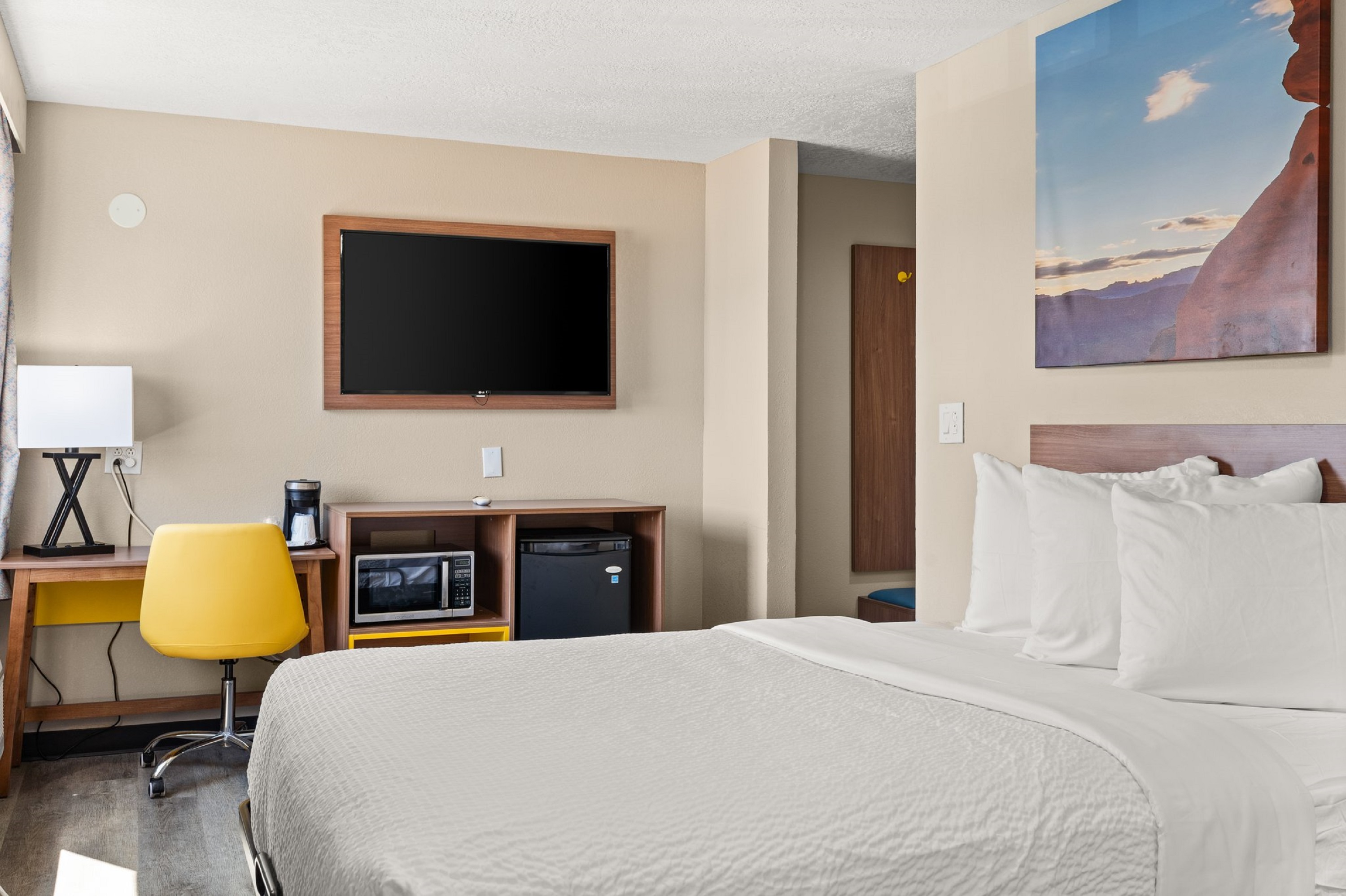 Guest room at the Days Inn by Wyndham Albuquerque I-25 in Albuquerque, New Mexico