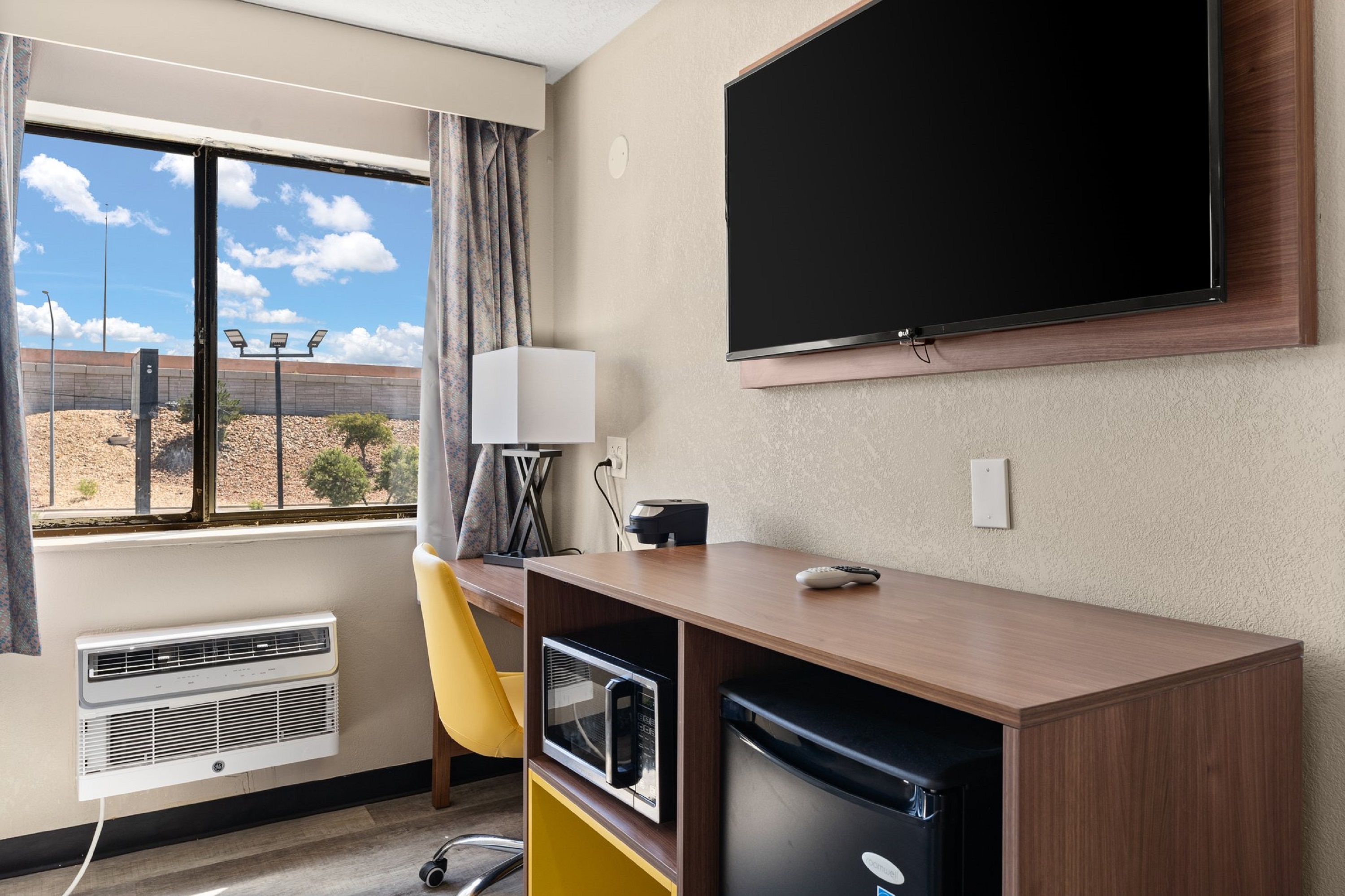 Guest room at the Days Inn by Wyndham Albuquerque I-25 in Albuquerque, New Mexico