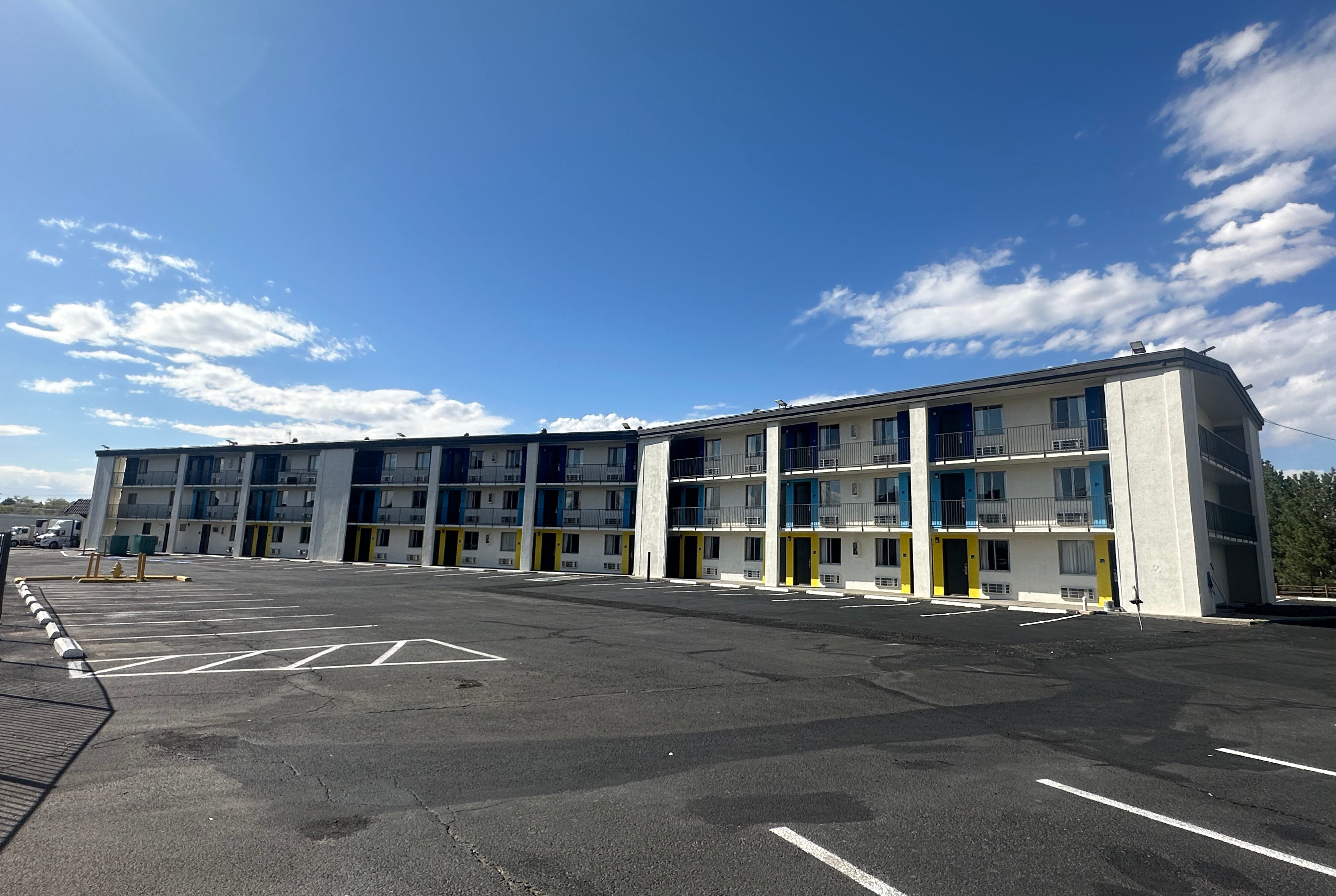 Exterior of Days Inn by Wyndham Farmington NM hotel in Farmington, New Mexico