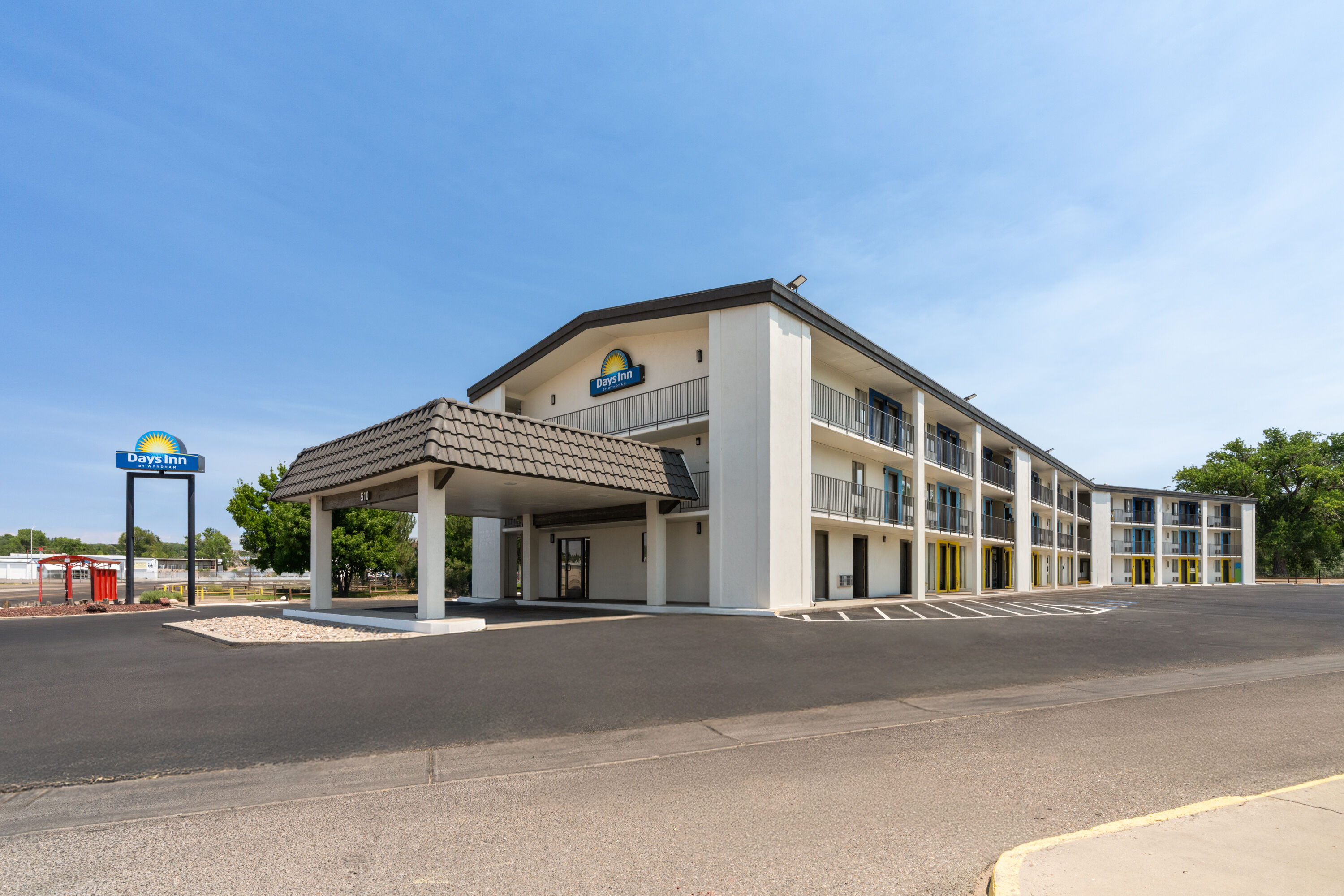 Exterior Day Image of Days Inn by Wyndham Farmington NM hotel in Farmington, New Mexico