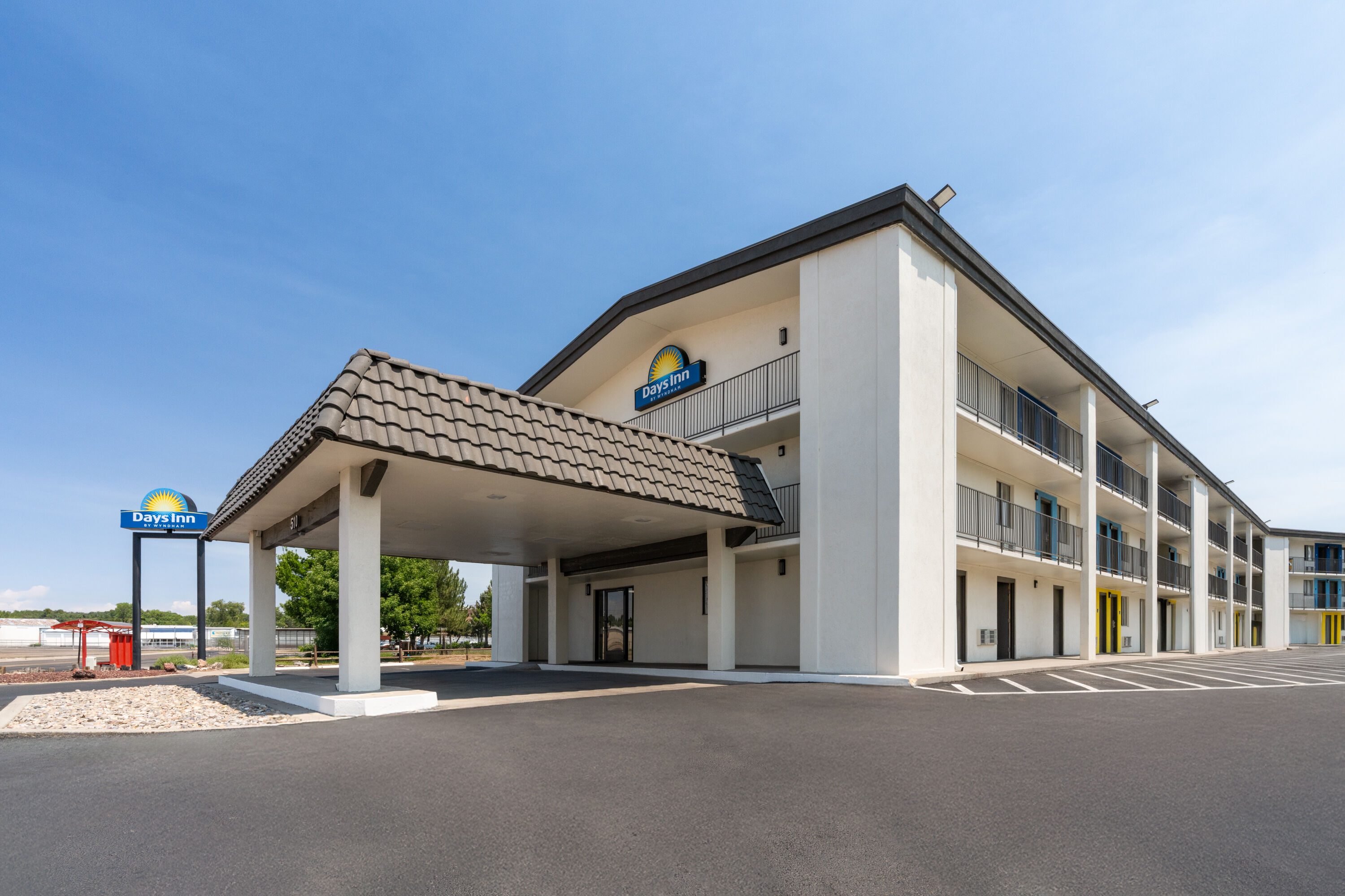 Exterior Day Image of Days Inn by Wyndham Farmington NM hotel in Farmington, New Mexico