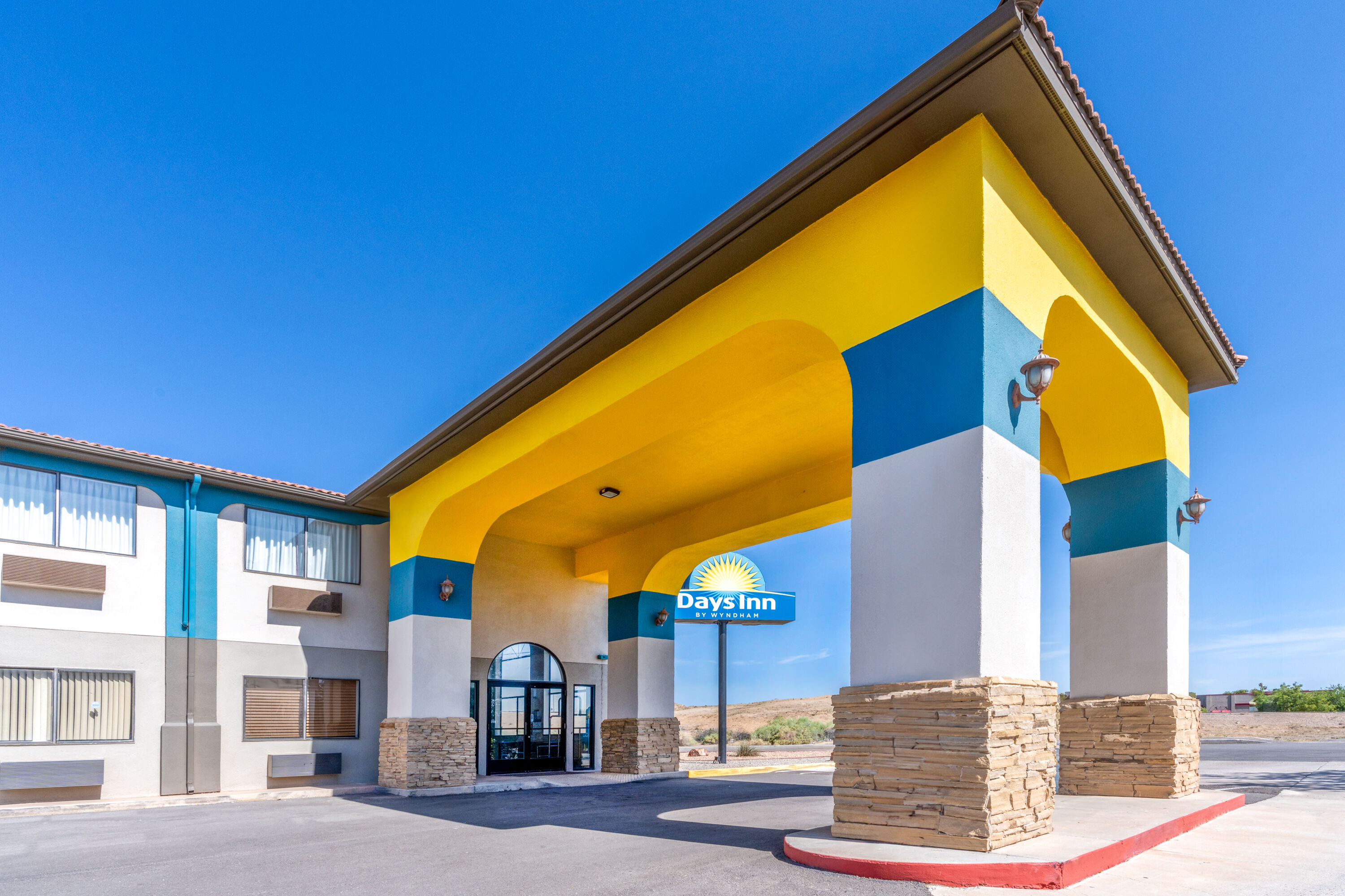 Exterior Day Image of Days Inn by Wyndham Los Lunas hotel in Los Lunas, New Mexico